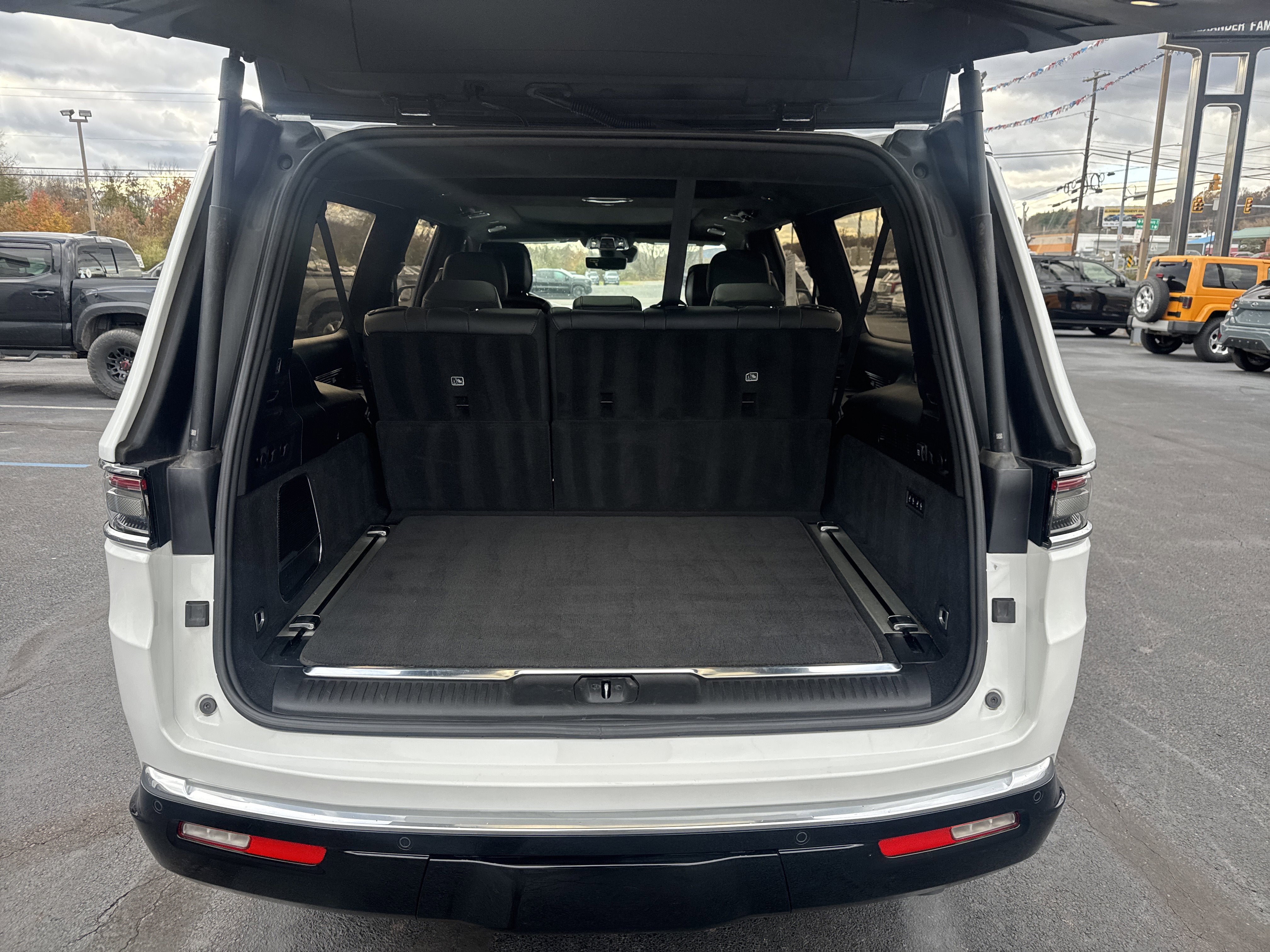 2023 Jeep Grand Wagoneer L Series III