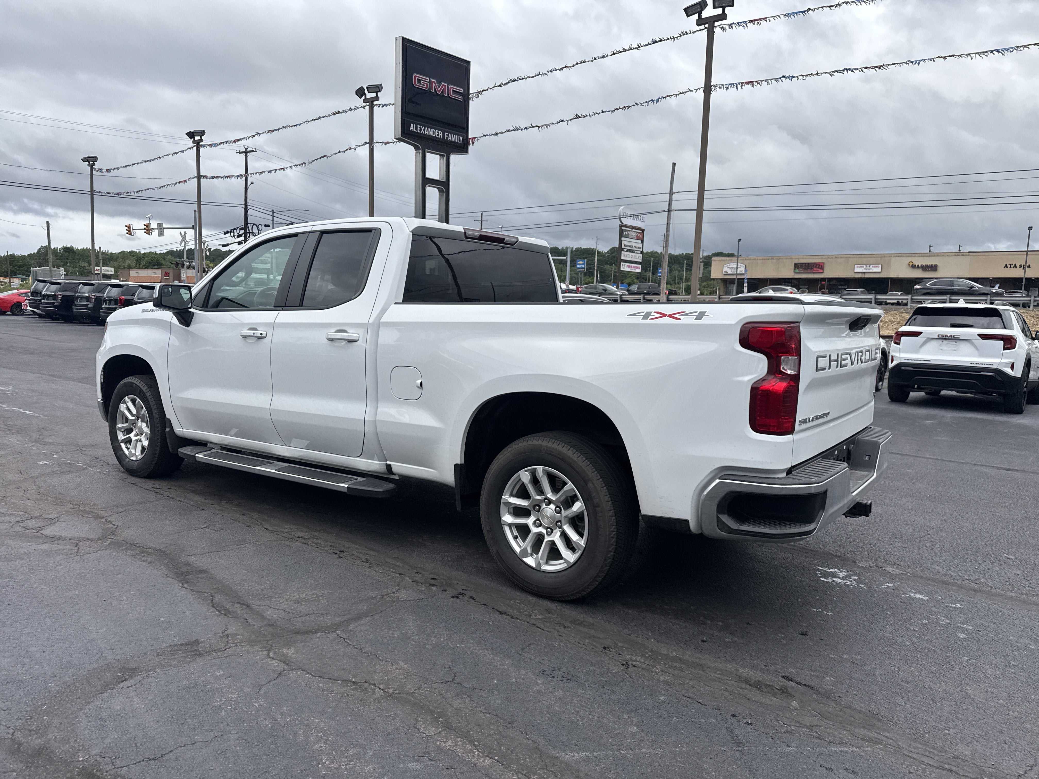 2023 Chevrolet Silverado 1500 LT (2FL)