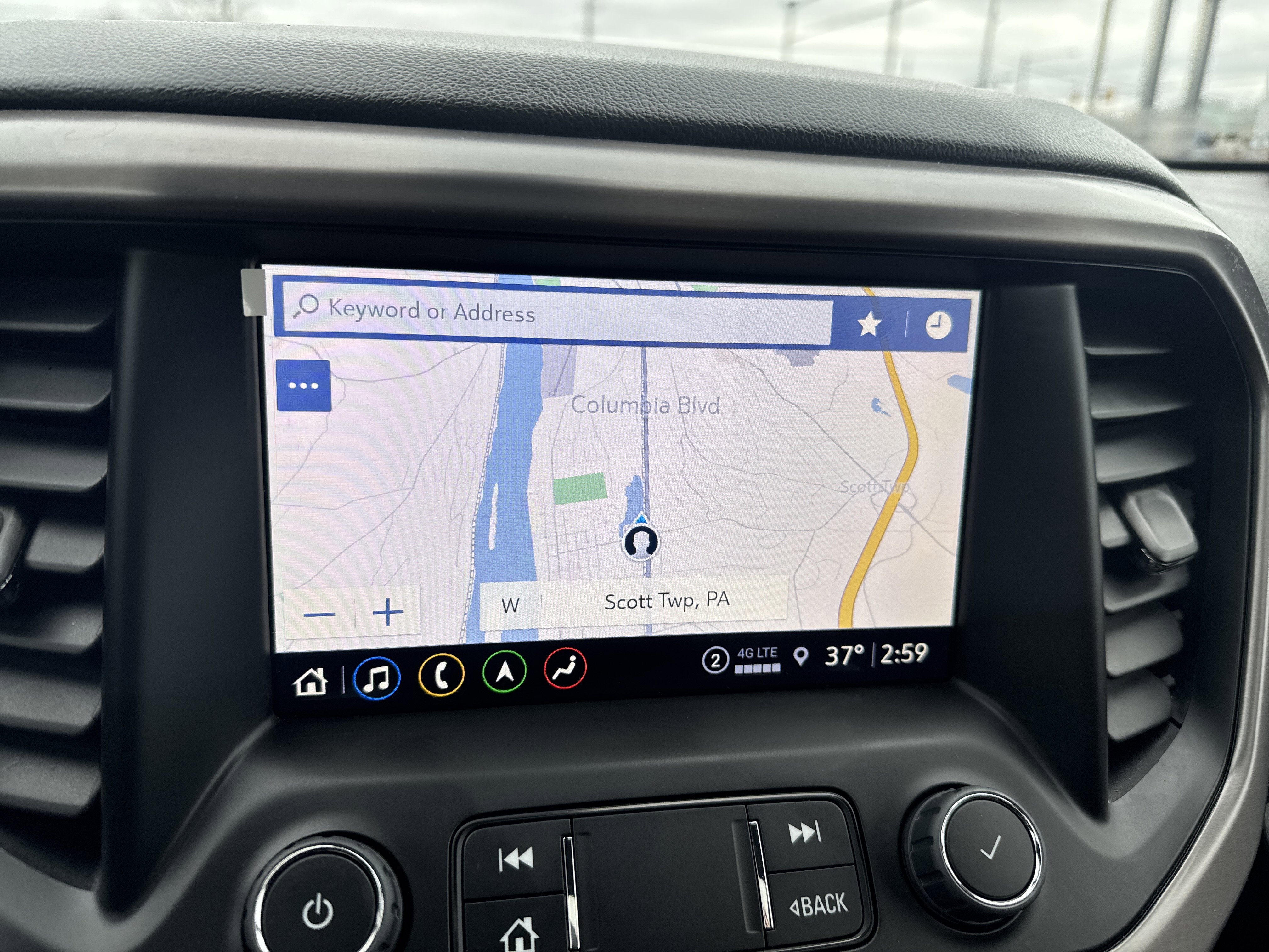 2023 GMC Acadia AT4
