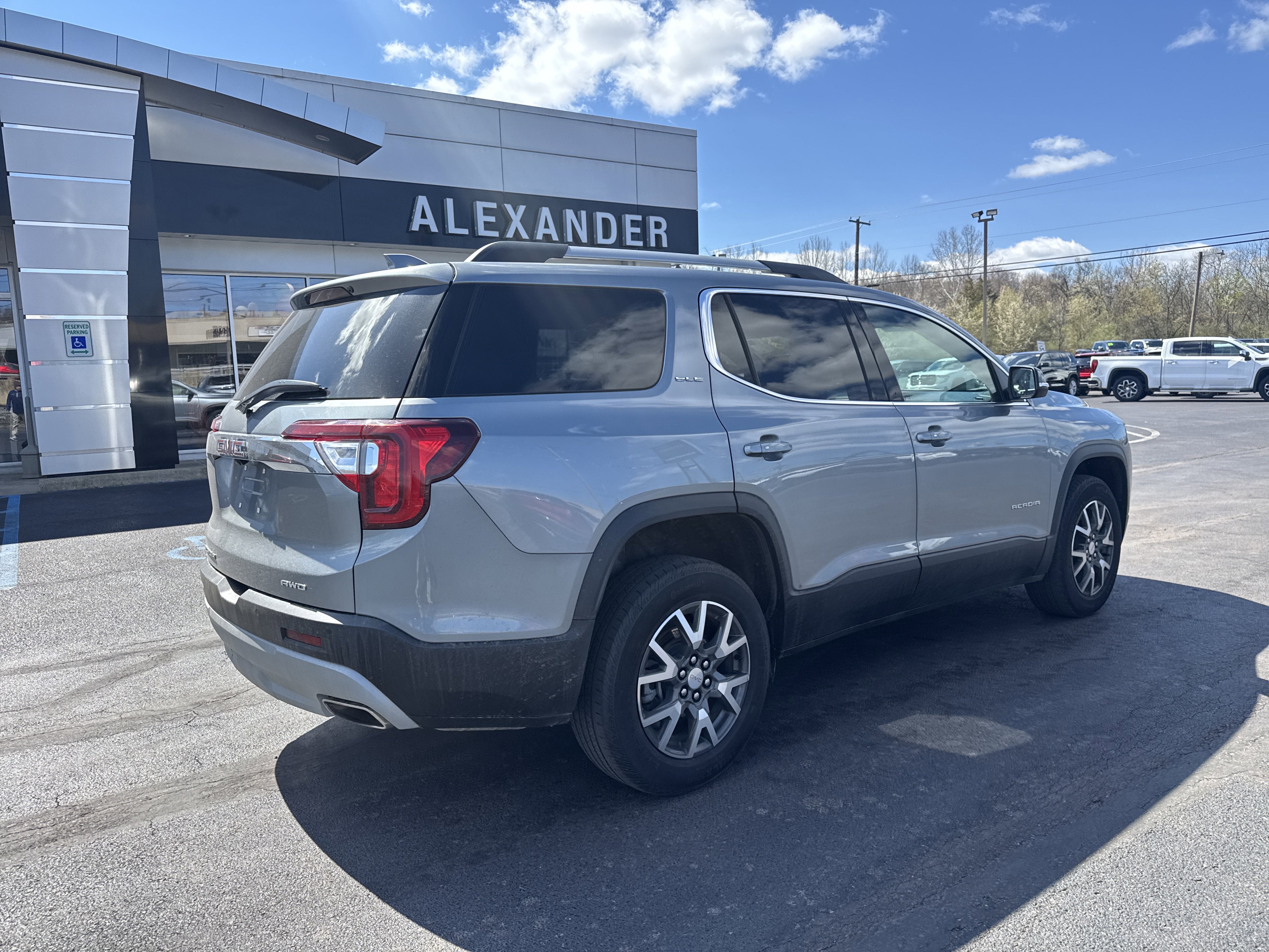 2023 GMC Acadia SLE