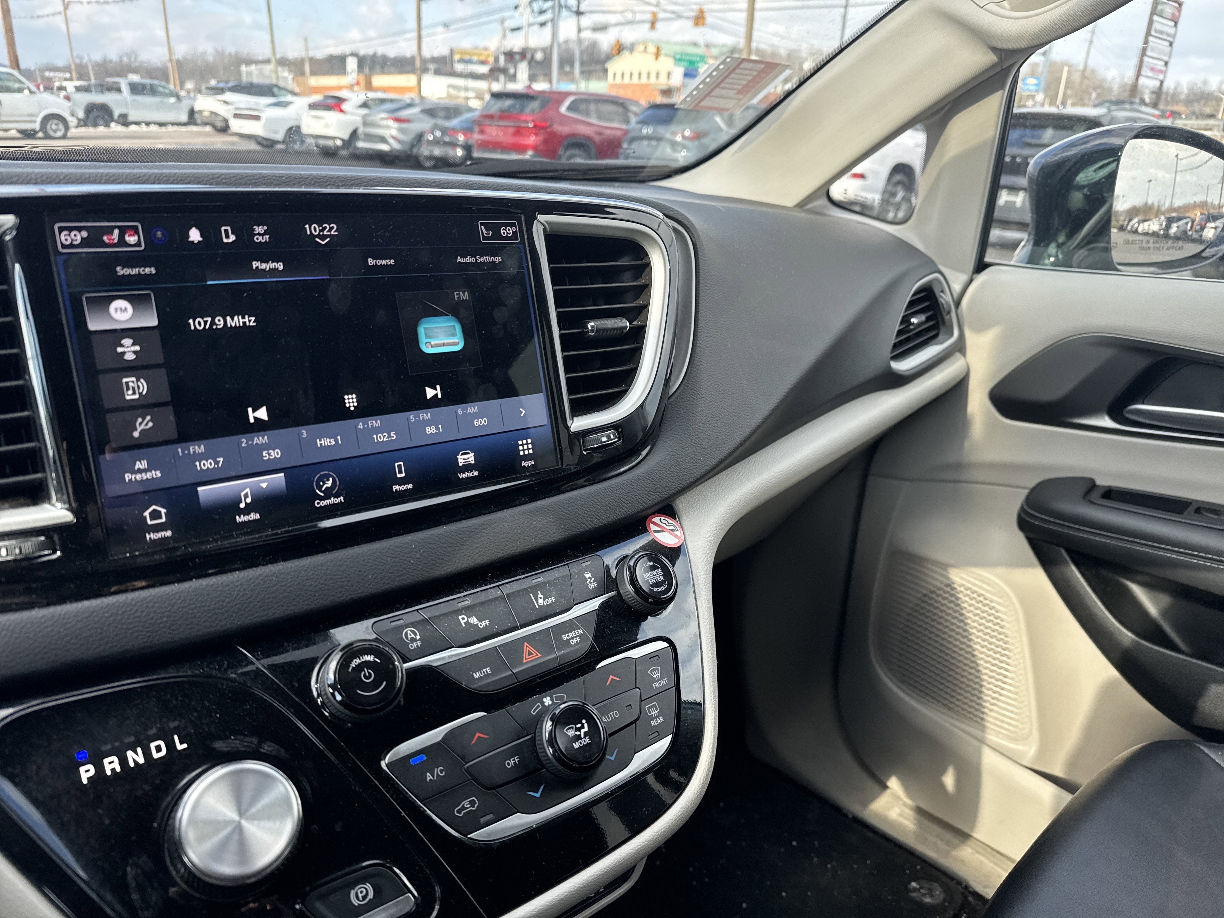 2024 Chrysler Pacifica Touring L