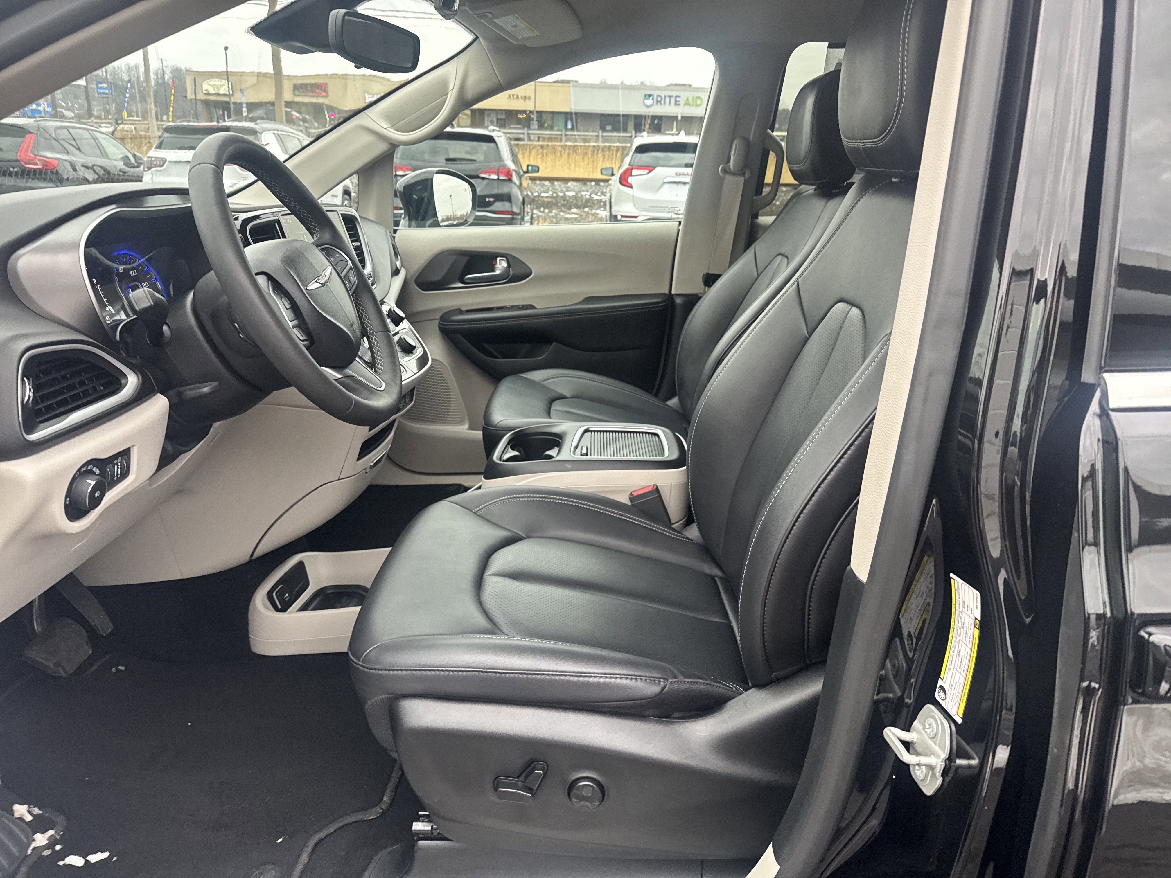 2024 Chrysler Pacifica Touring L