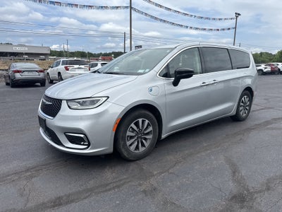 2024 Chrysler Pacifica Hybrid Select