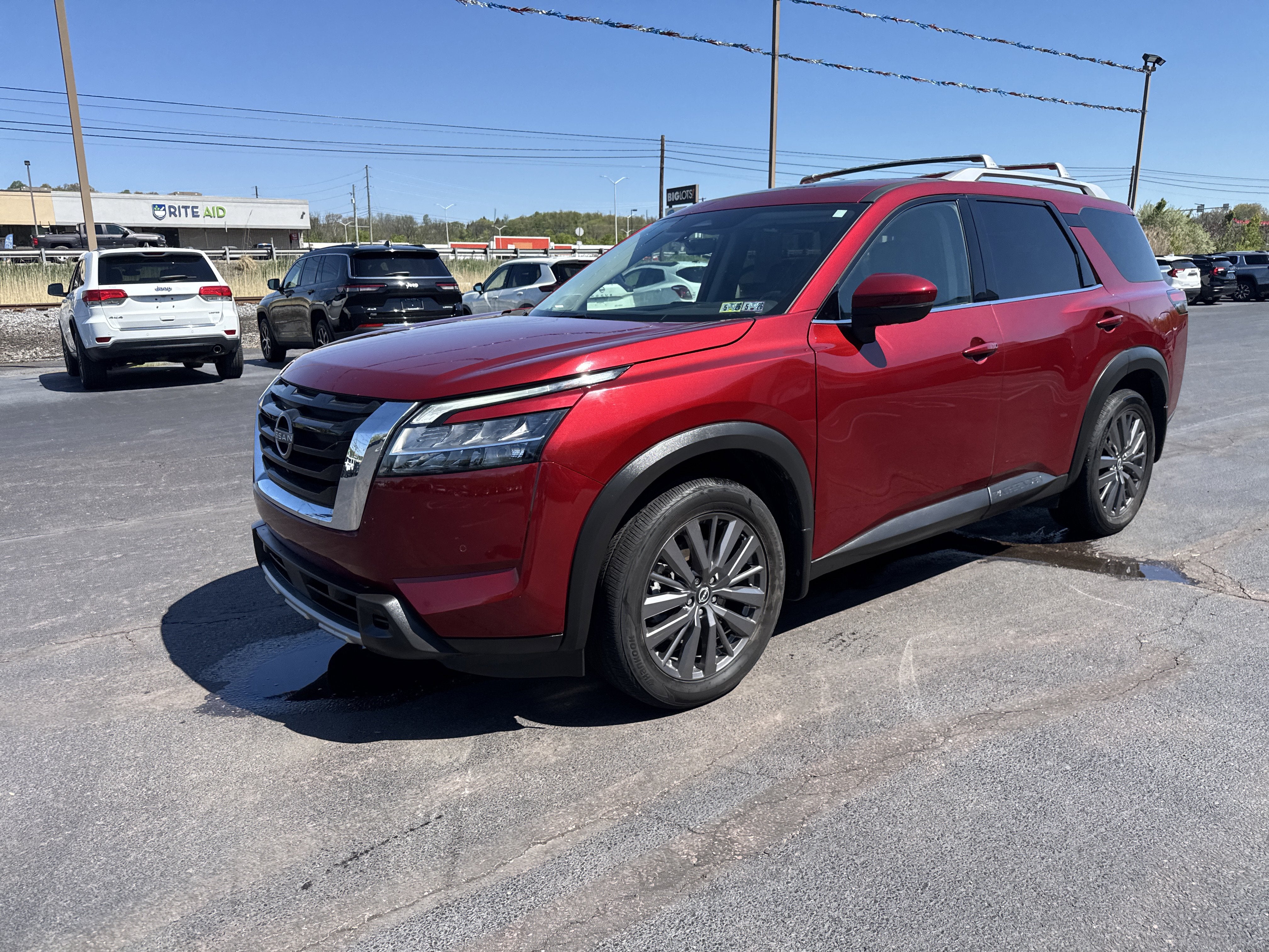 2023 Nissan Pathfinder SL