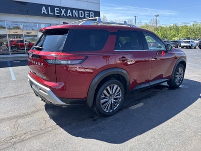 2023 Nissan Pathfinder SL