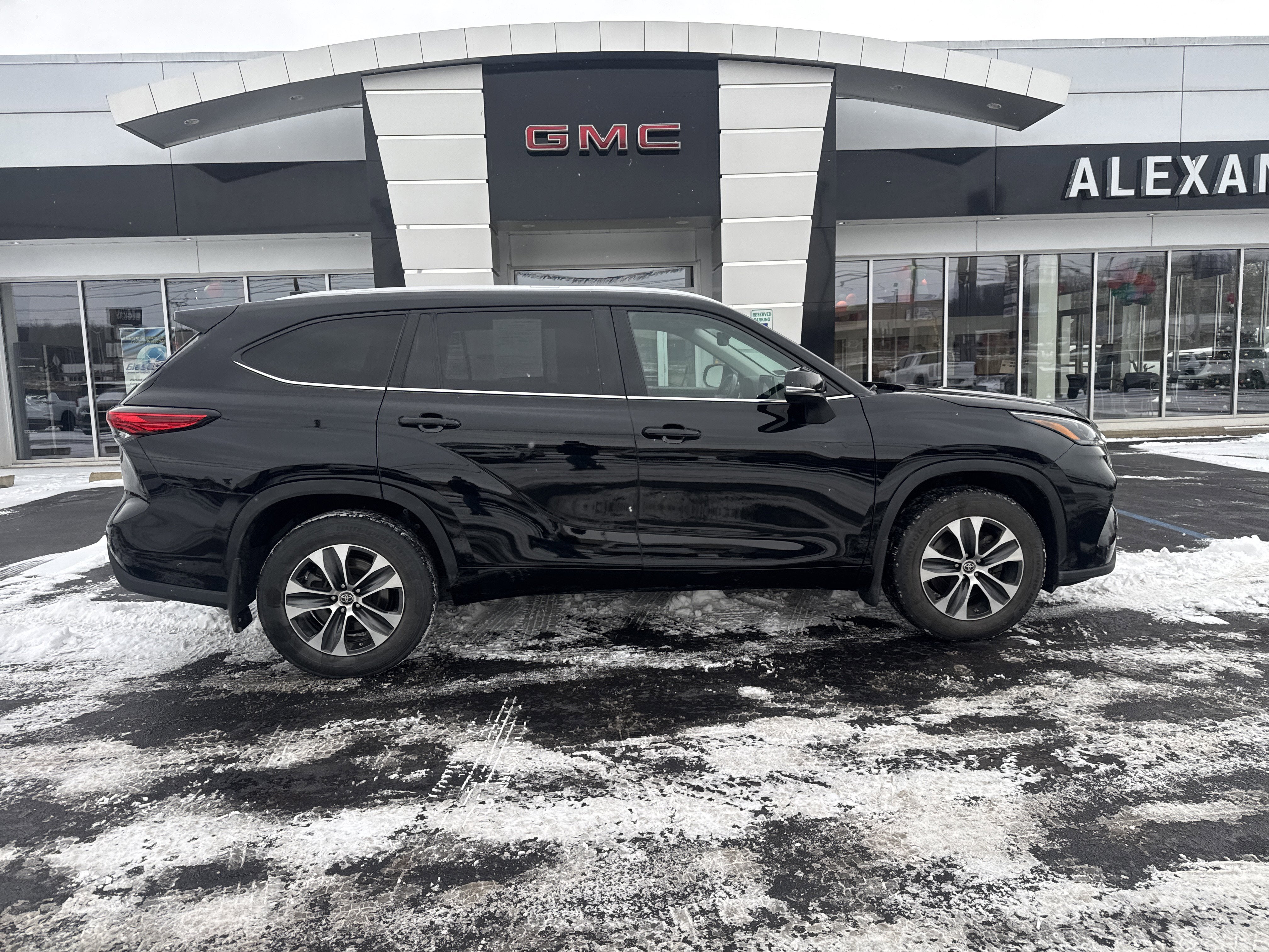 2023 Toyota Highlander L