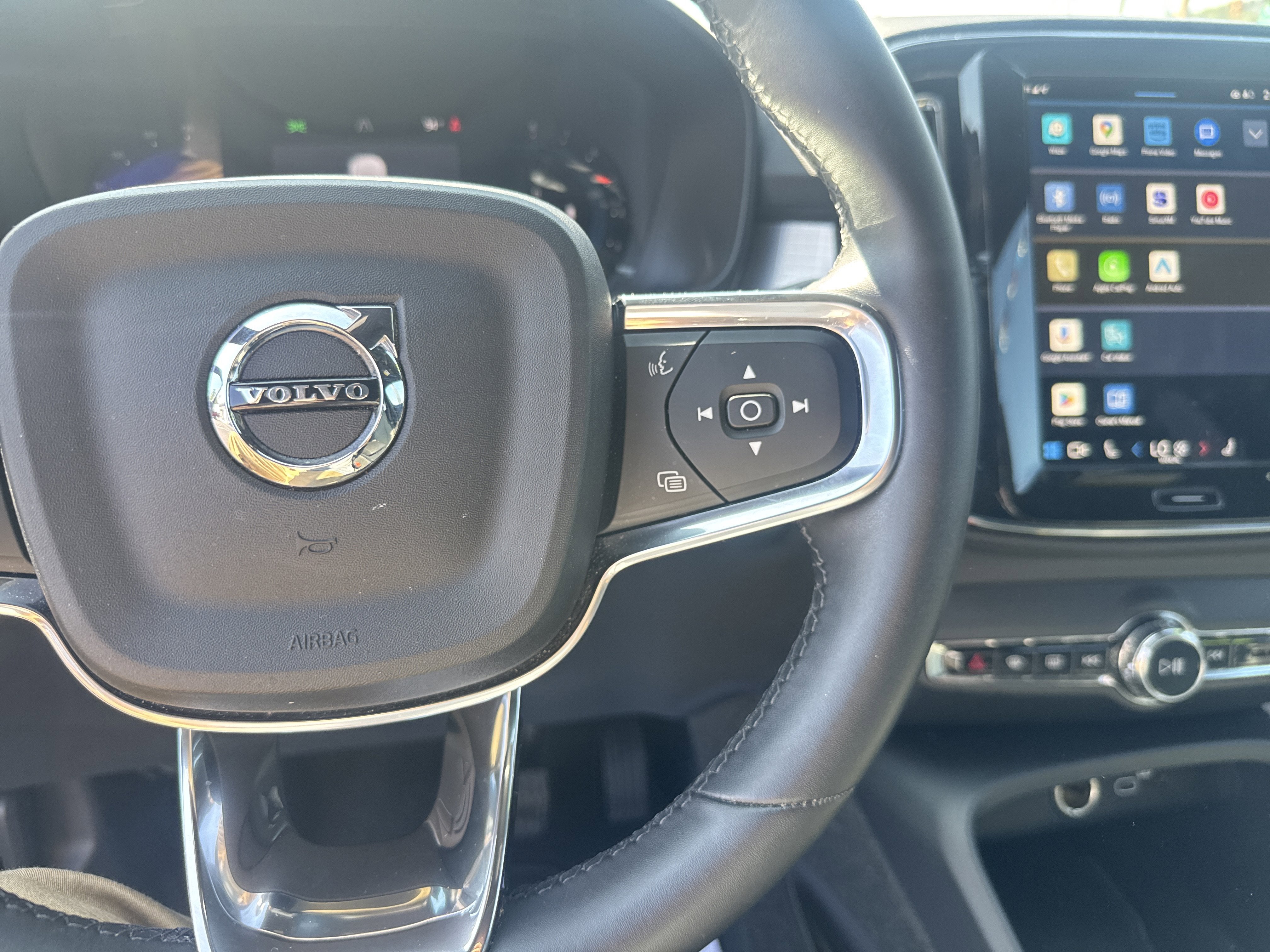 2024 Volvo XC40 Core Bright Theme