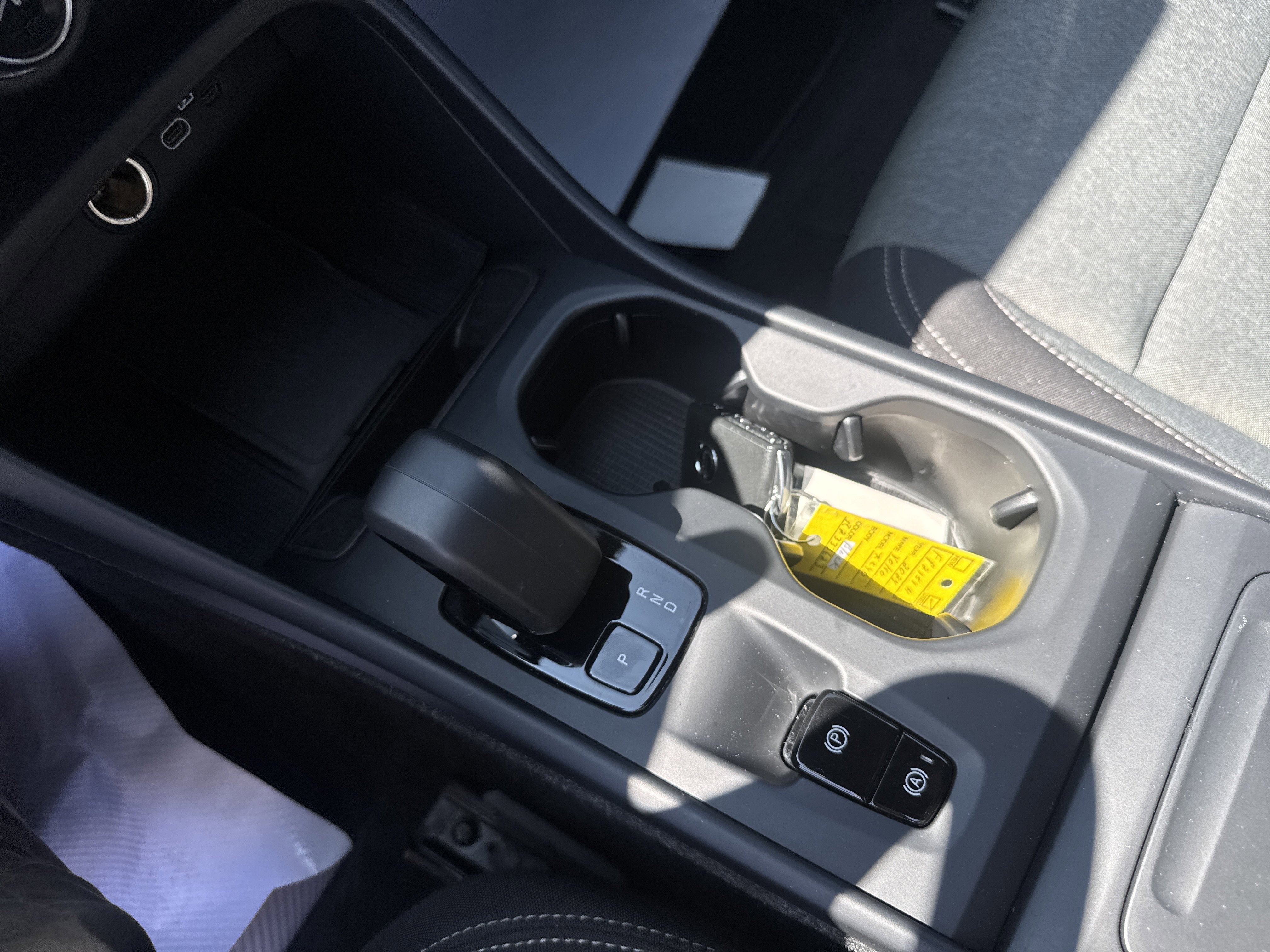 2024 Volvo XC40 Core Bright Theme