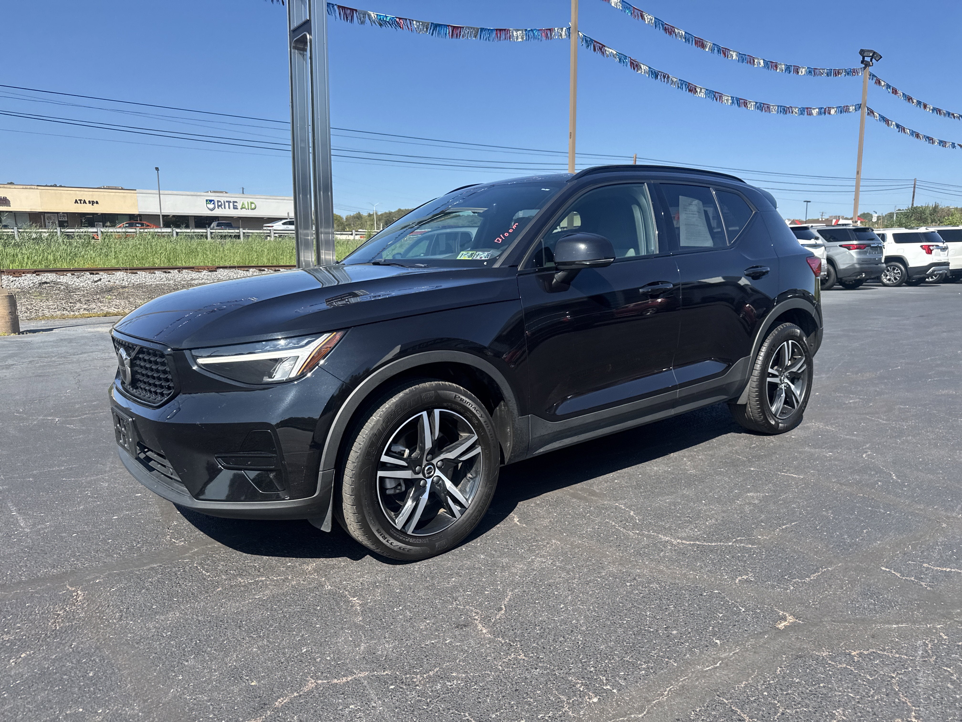 2024 Volvo XC40 Core Bright Theme