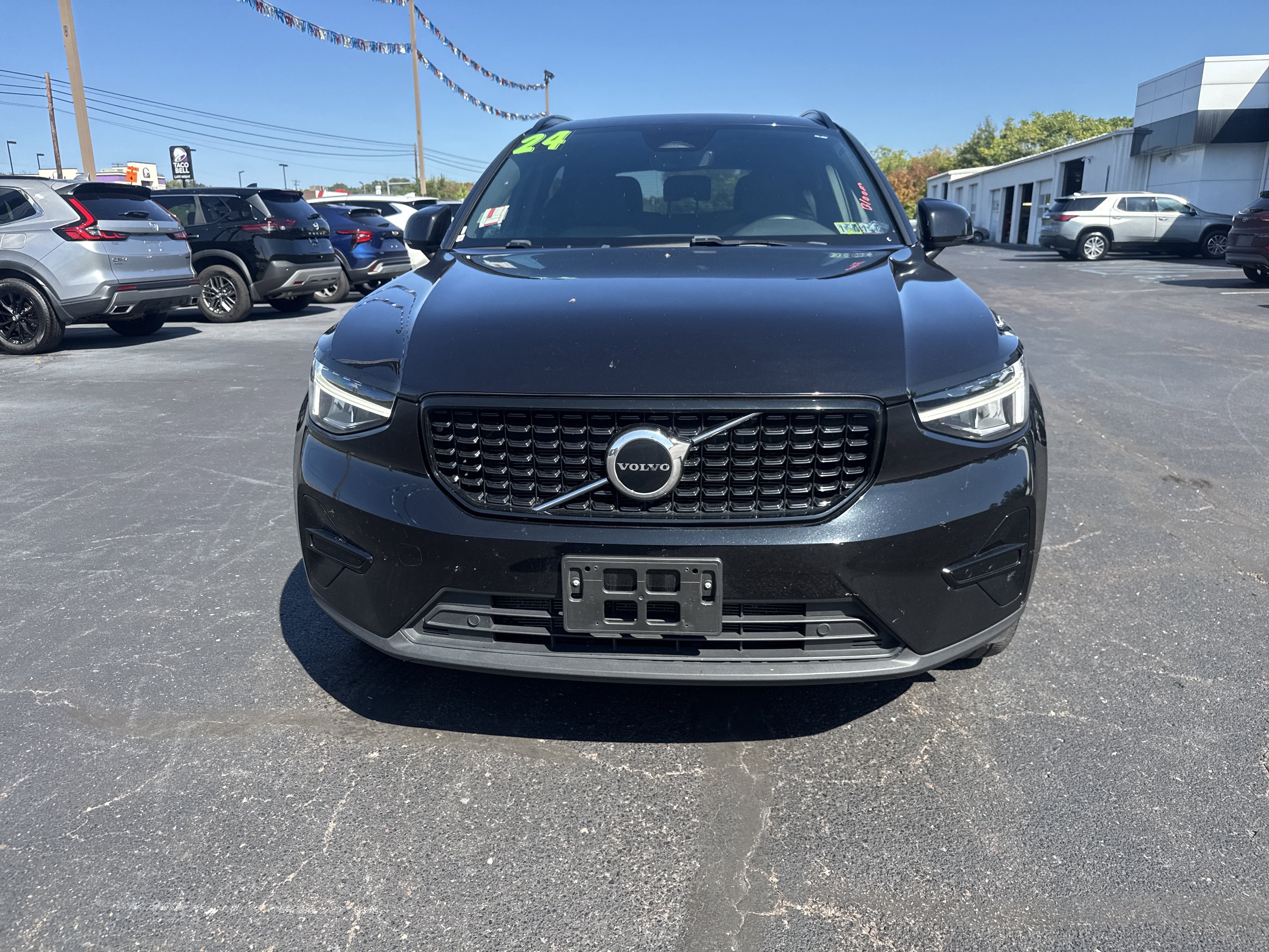 2024 Volvo XC40 Core Bright Theme