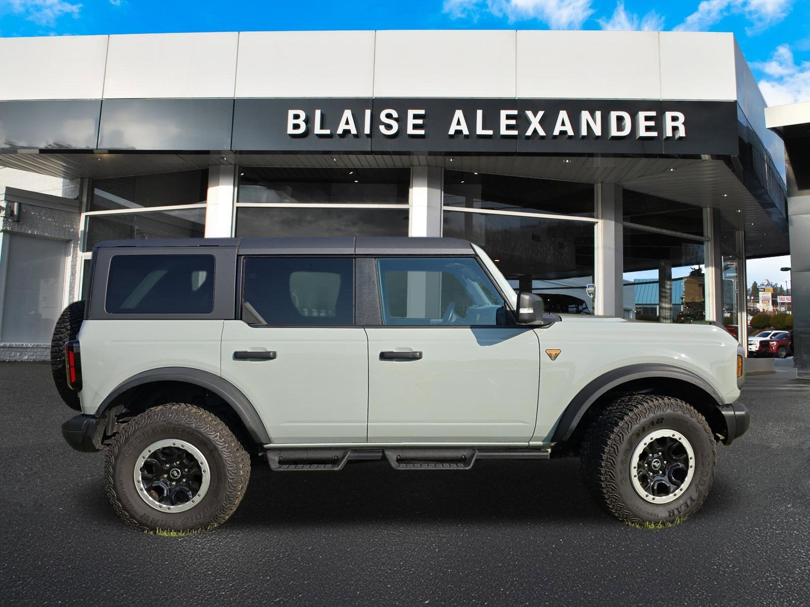 2023 Ford Bronco Base