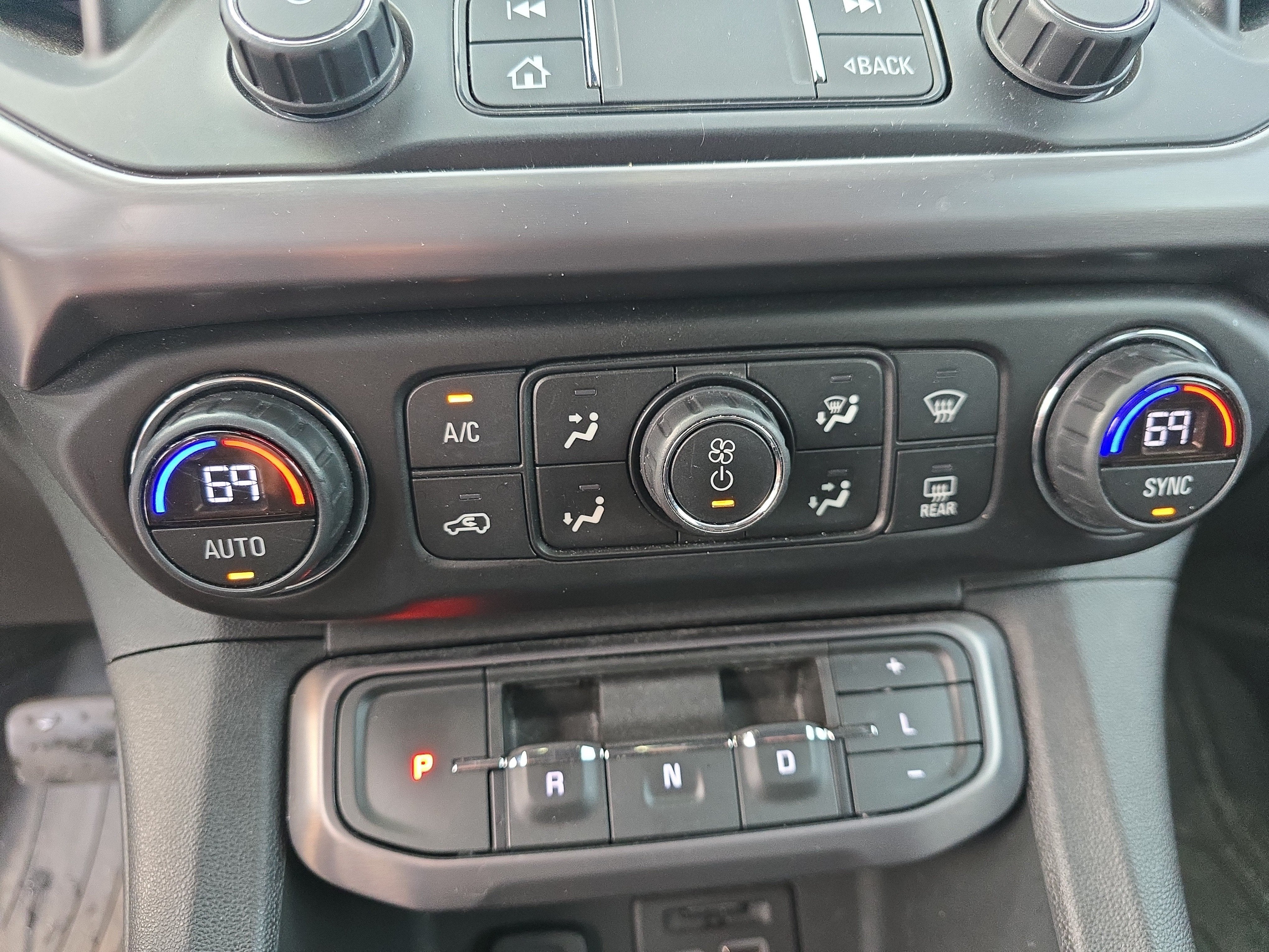 2021 GMC Acadia AT4
