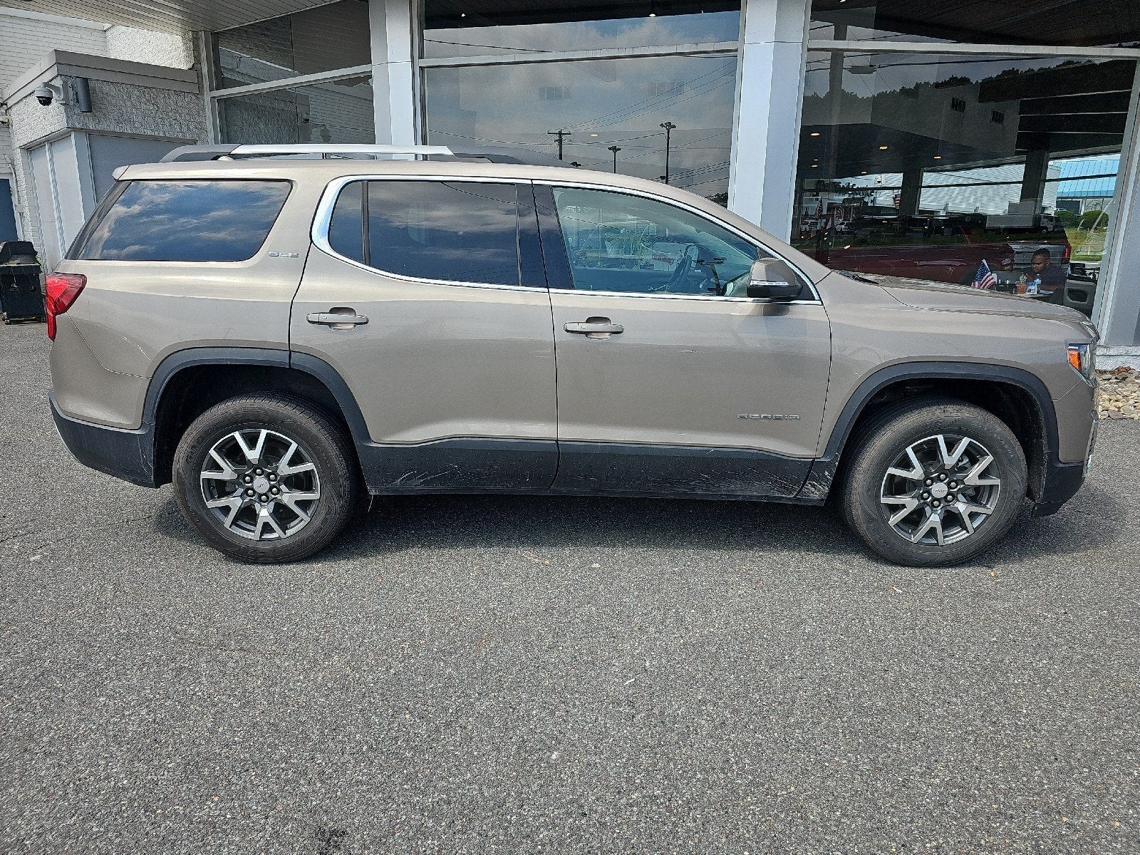2023 GMC Acadia SLE