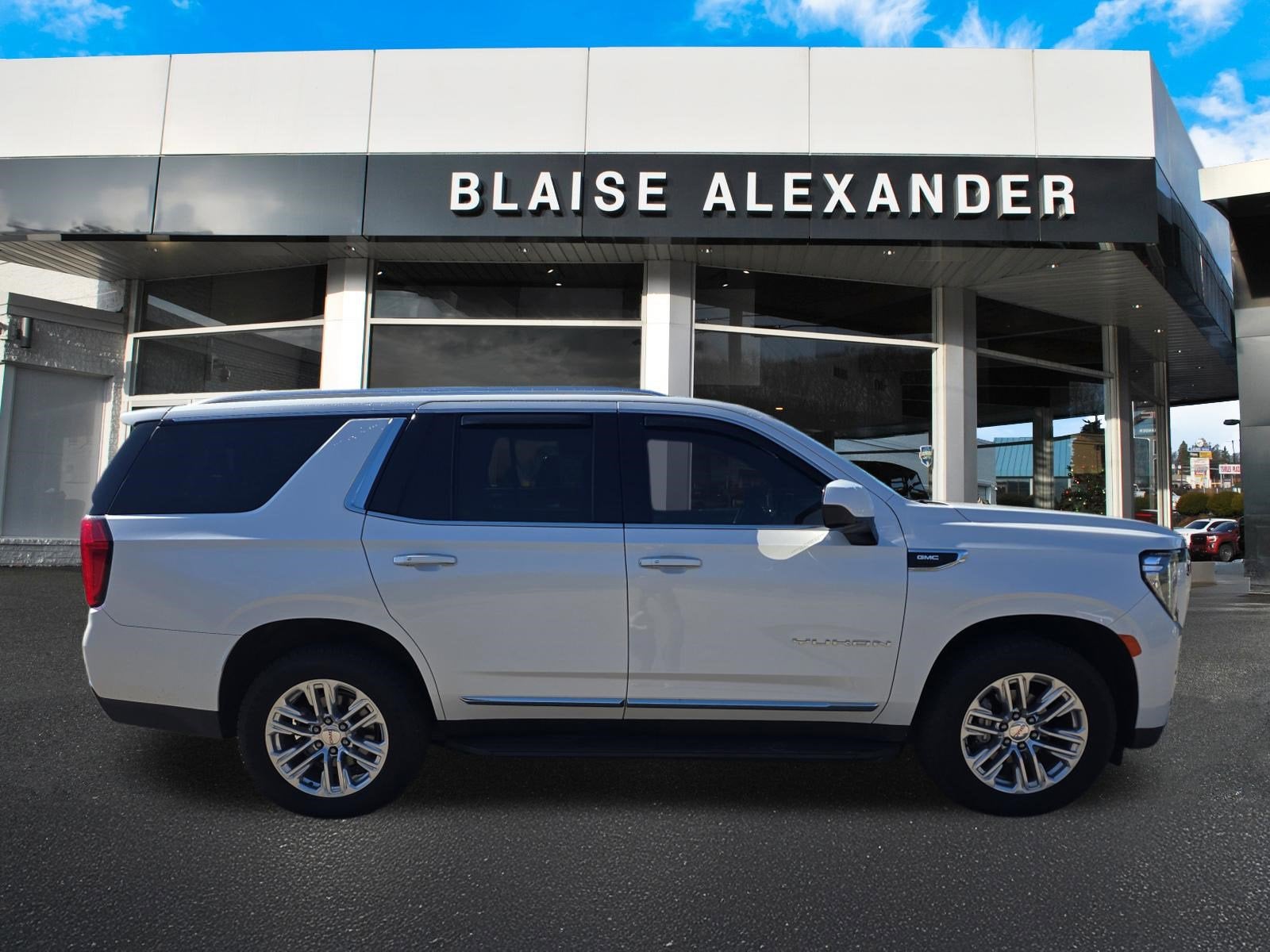 2023 GMC Yukon SLT