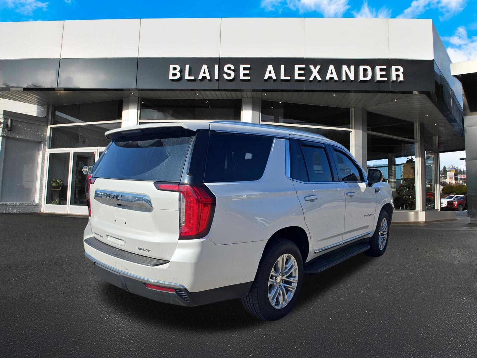 2023 GMC Yukon SLT