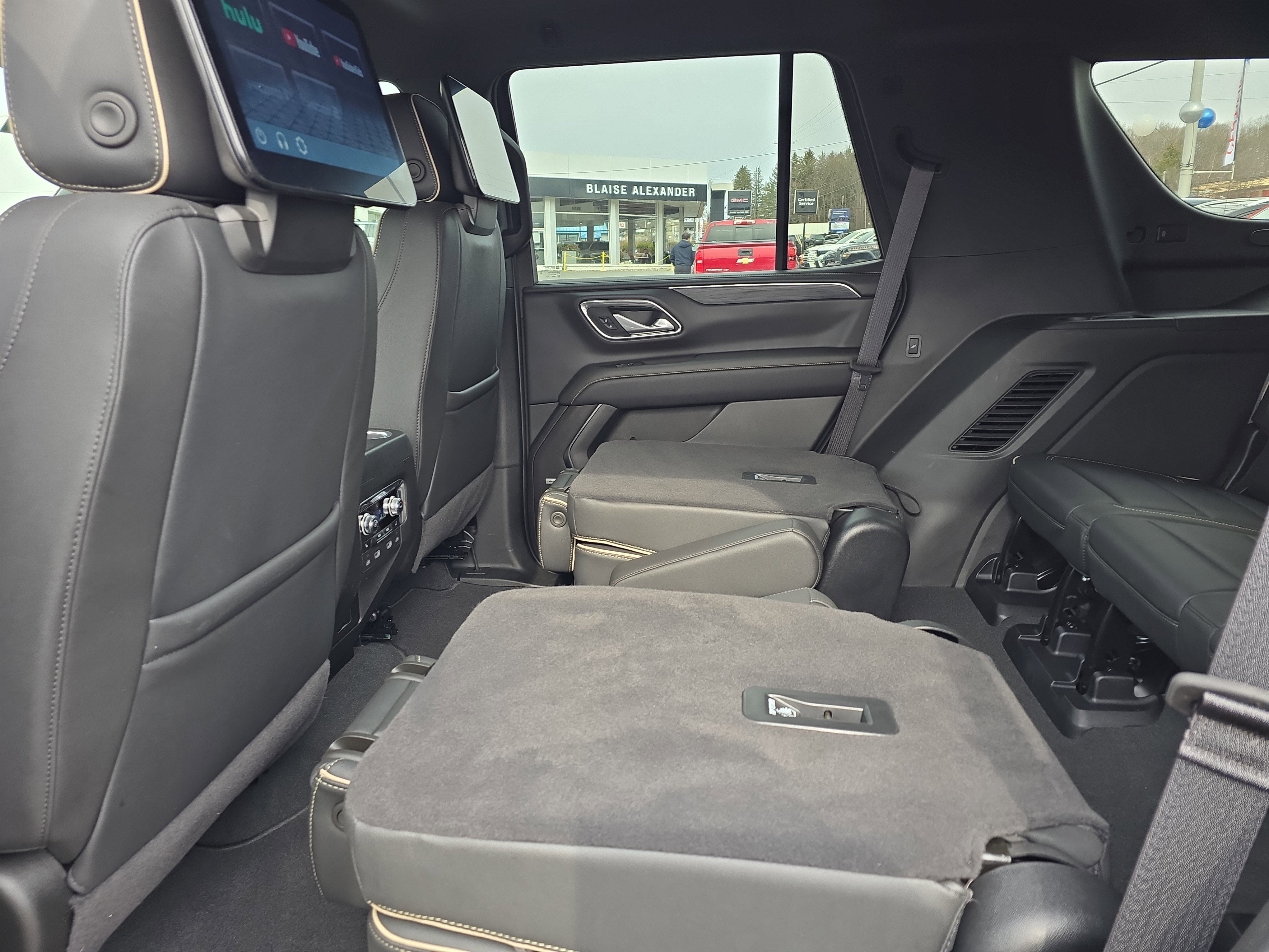 2024 GMC Yukon SLT