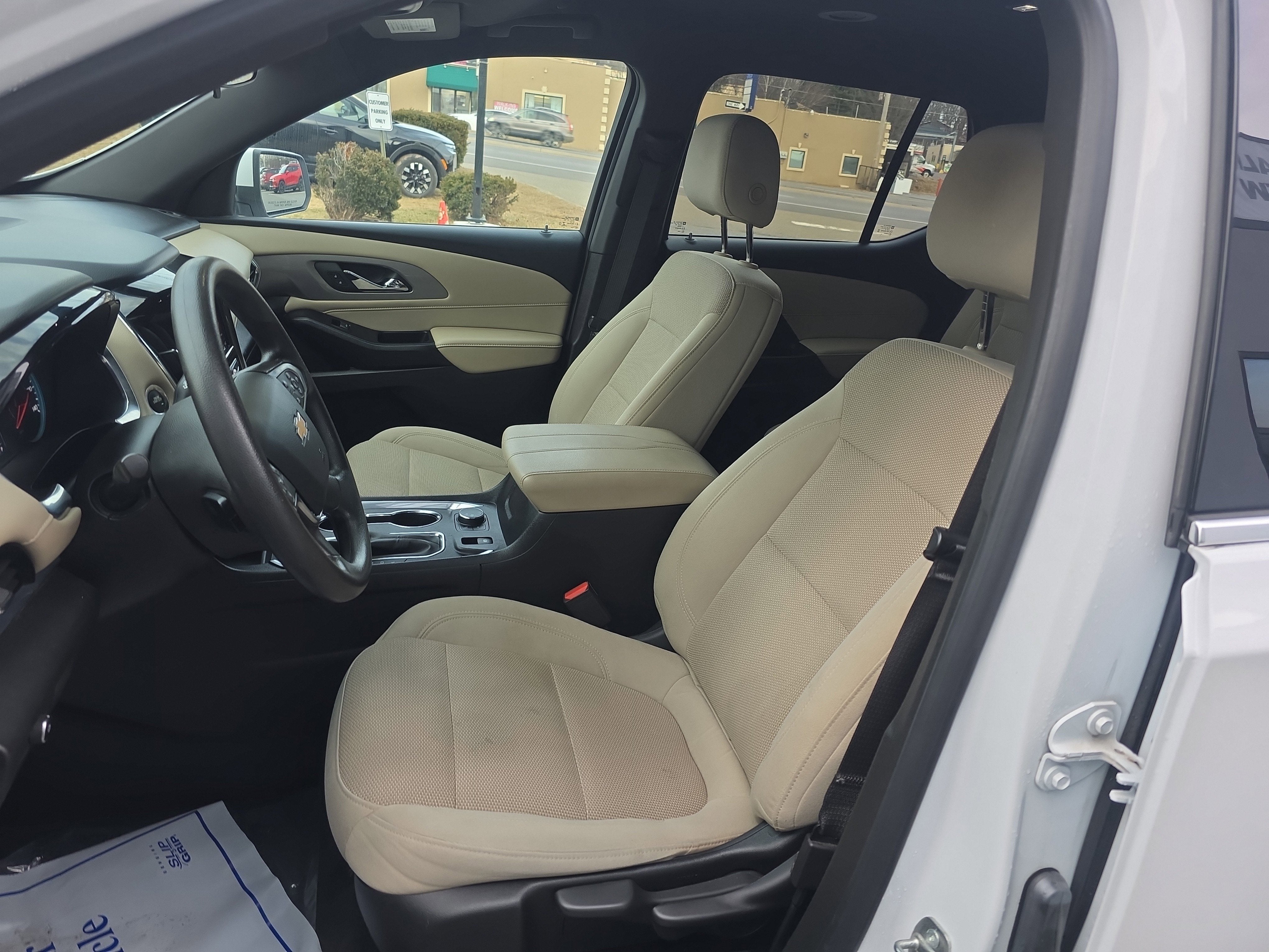 2023 Chevrolet Traverse LS