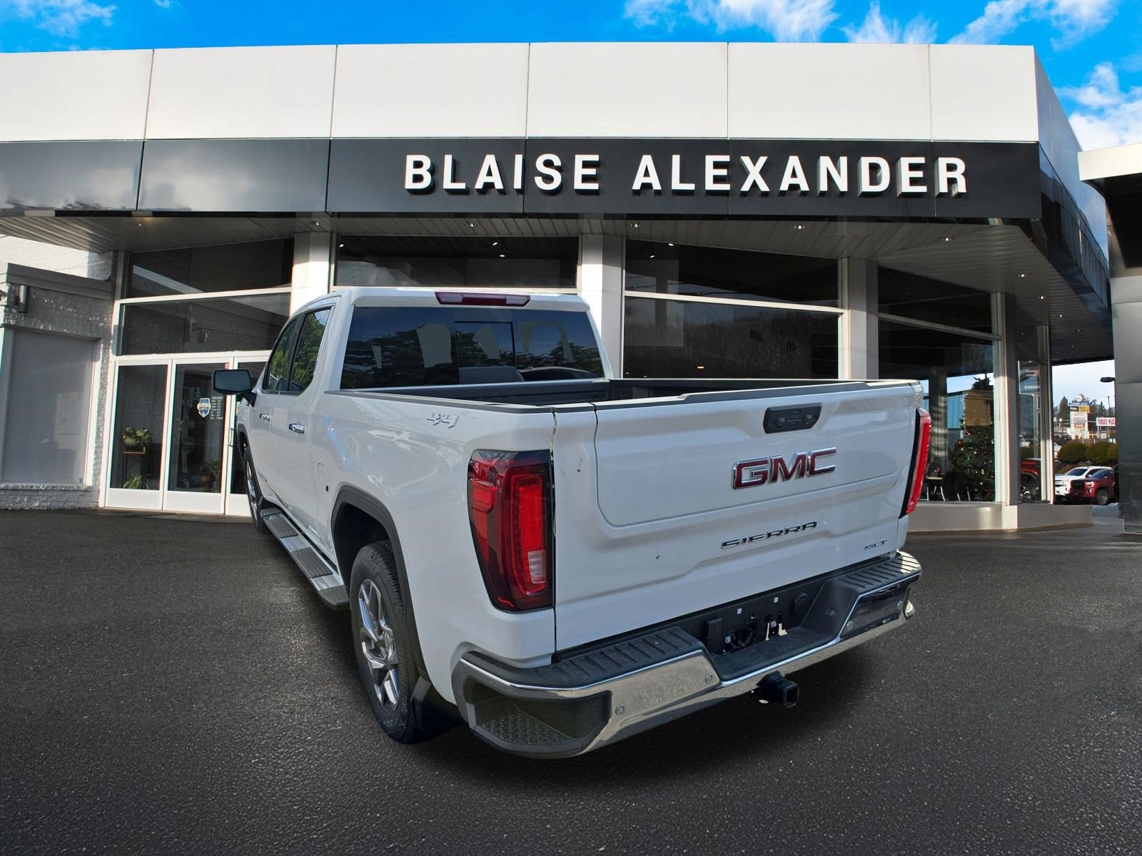 2026 GMC Sierra 1500 SLT - Photo 6