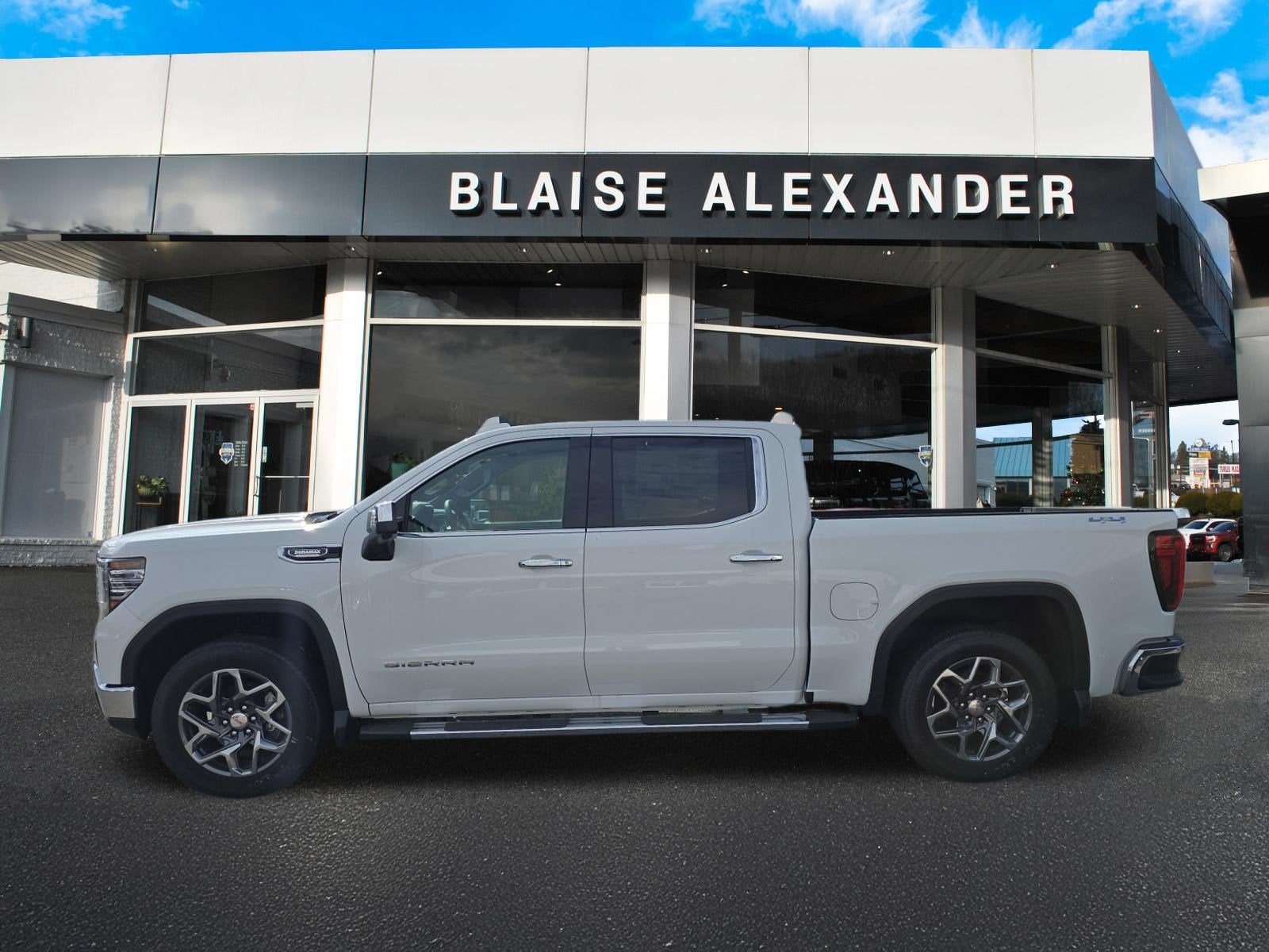 2026 GMC Sierra 1500 SLT - Photo 7