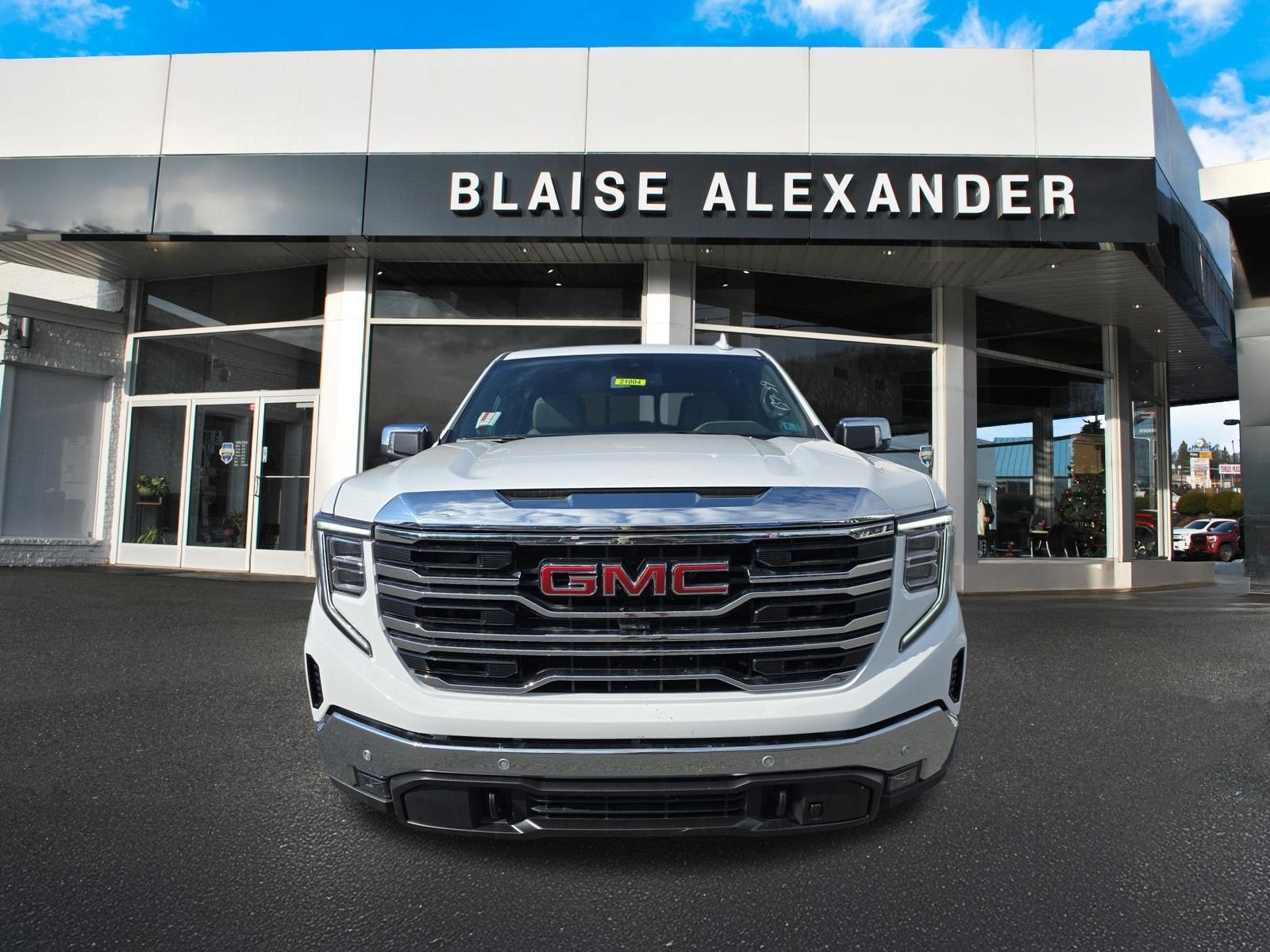 2026 GMC Sierra 1500 SLT - Photo 9