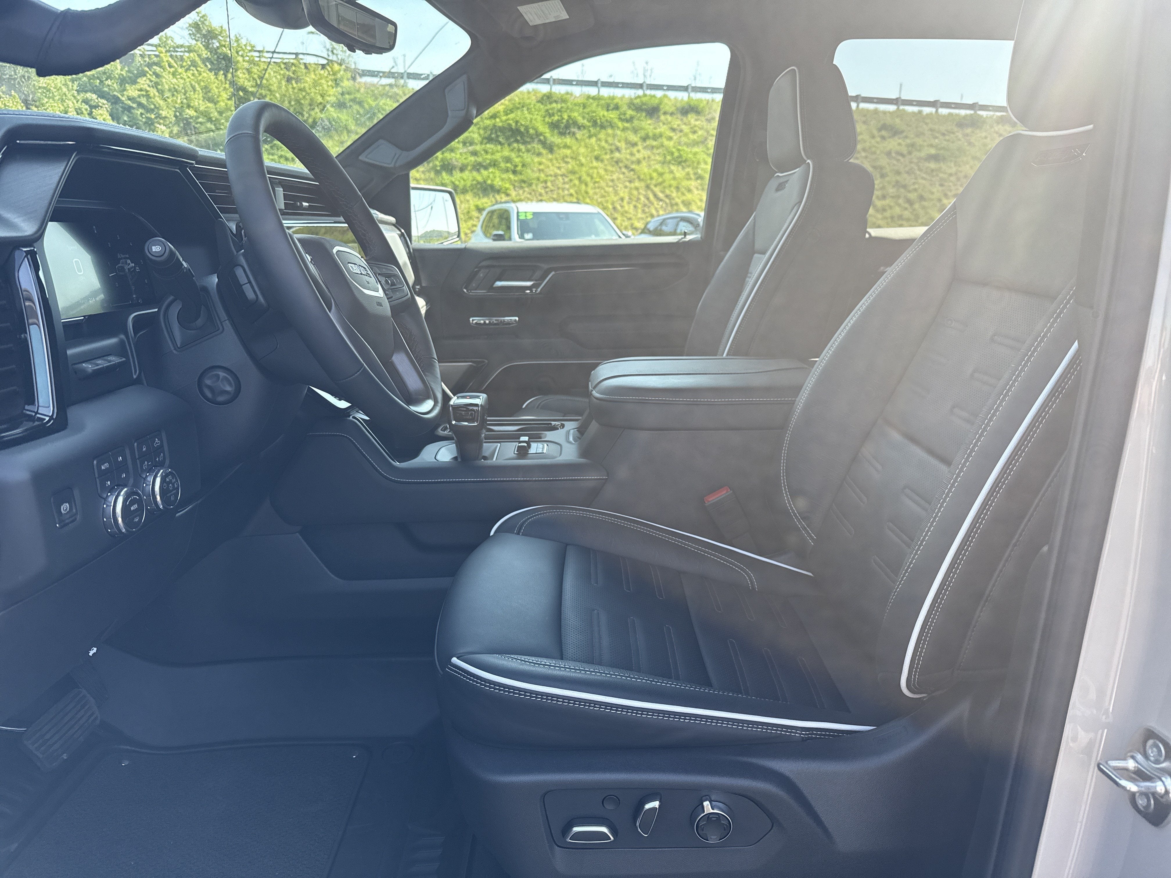 2026 GMC Sierra 1500 AT4X - Photo 12