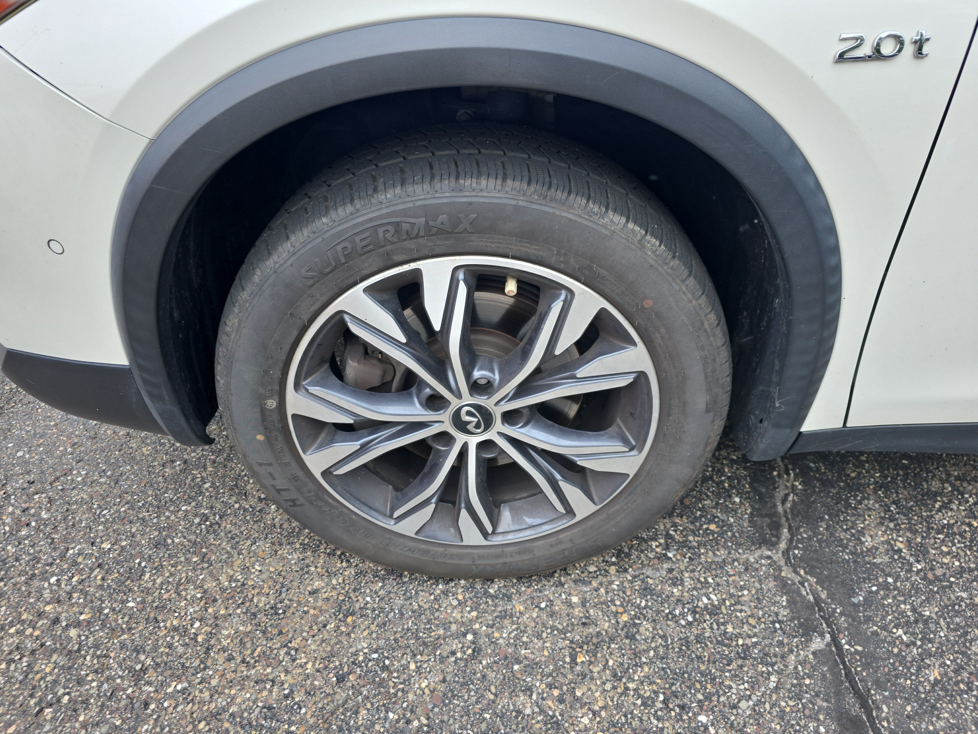2017 INFINITI QX30 Premium