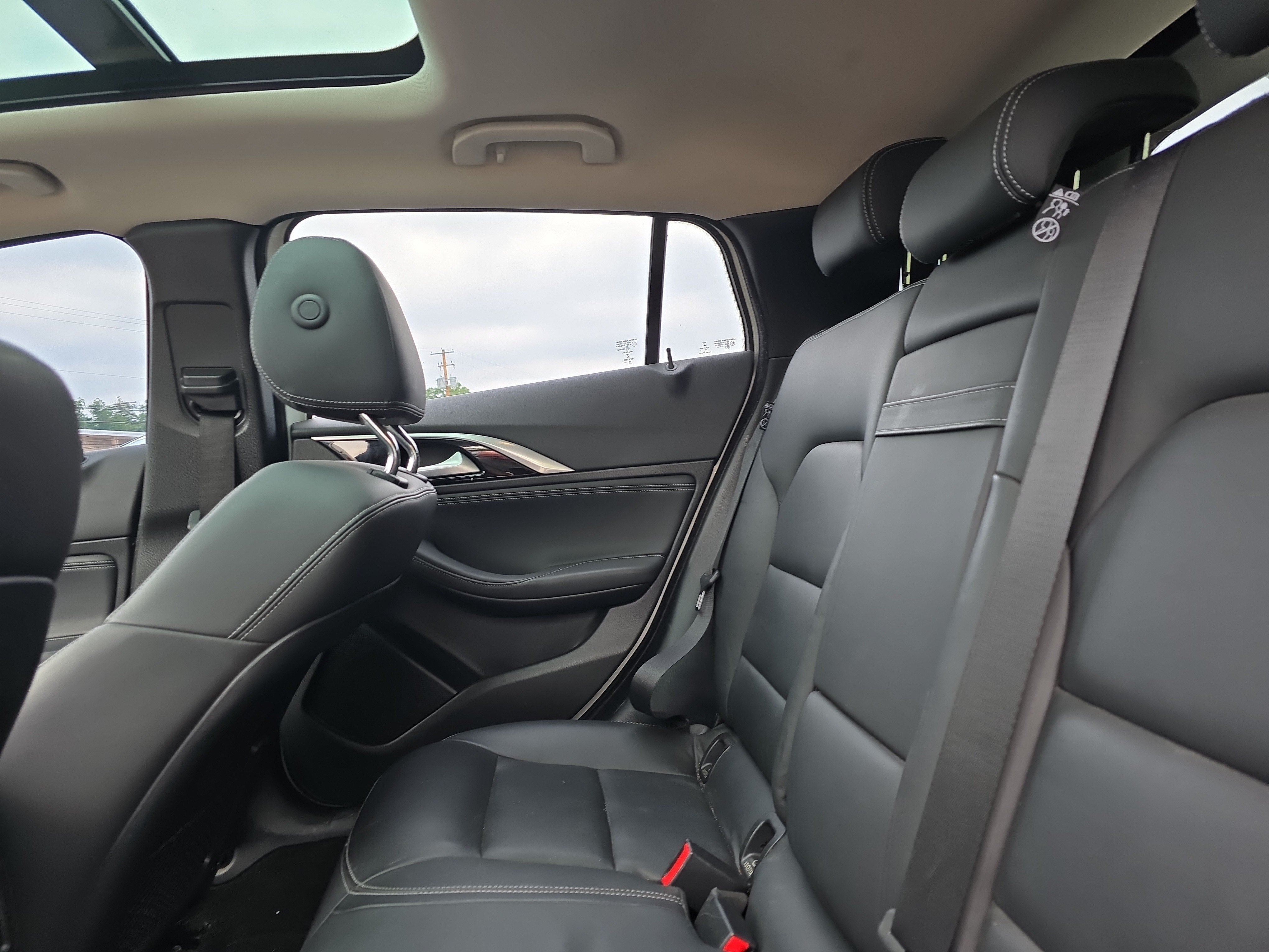 2017 INFINITI QX30 Premium