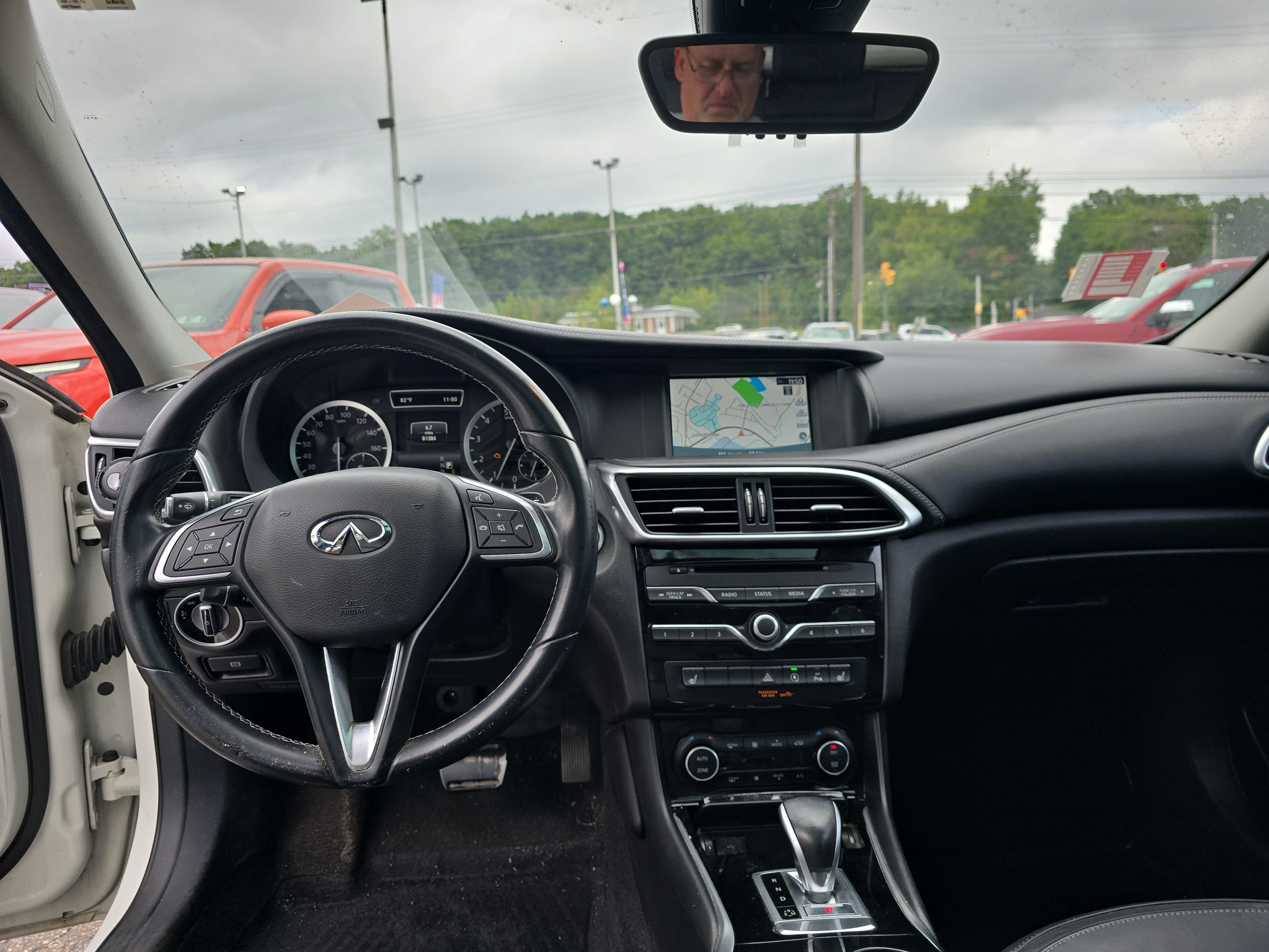 2017 INFINITI QX30 Premium