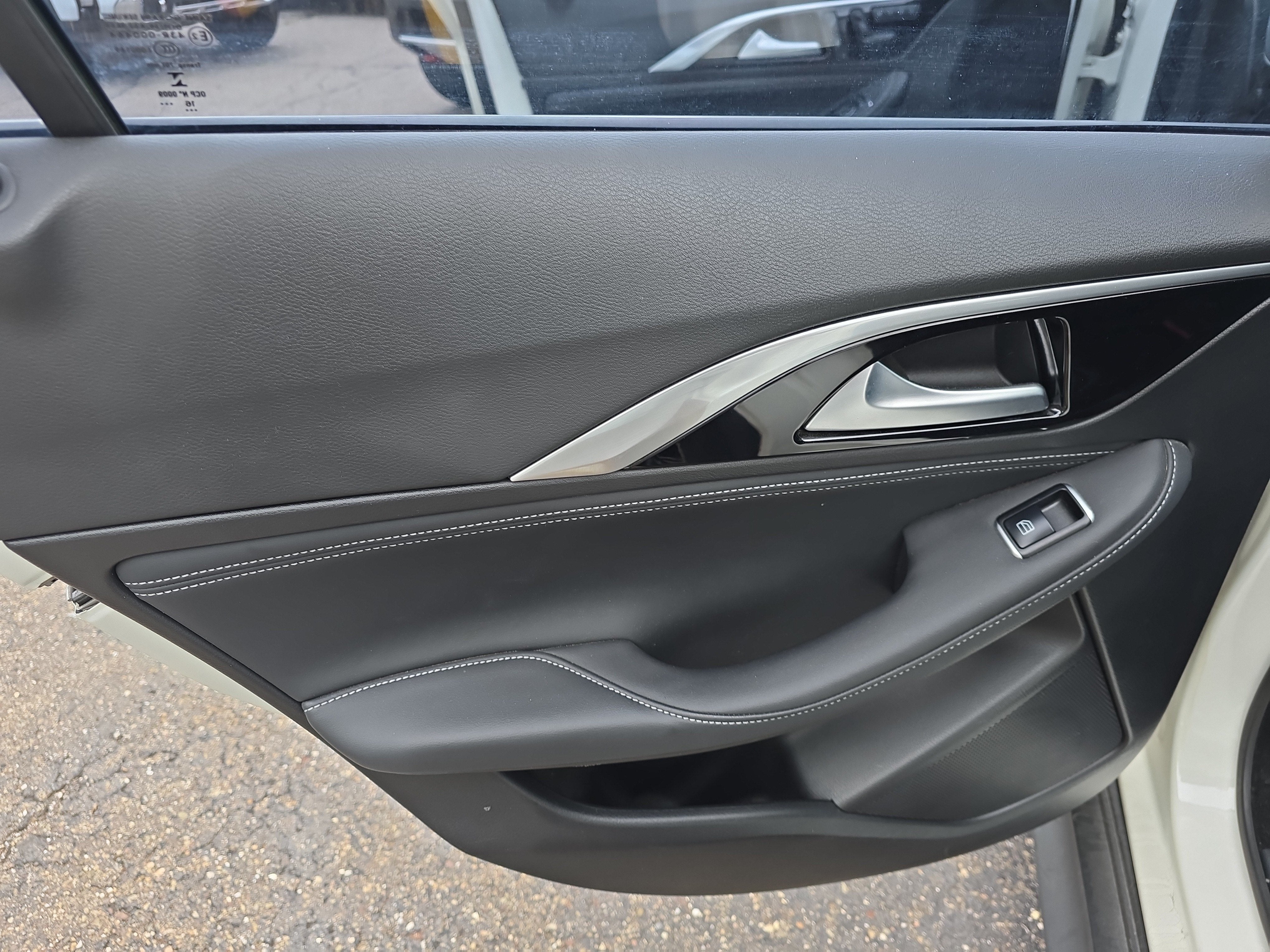 2017 INFINITI QX30 Premium
