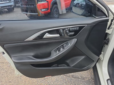 2017 INFINITI QX30 Premium
