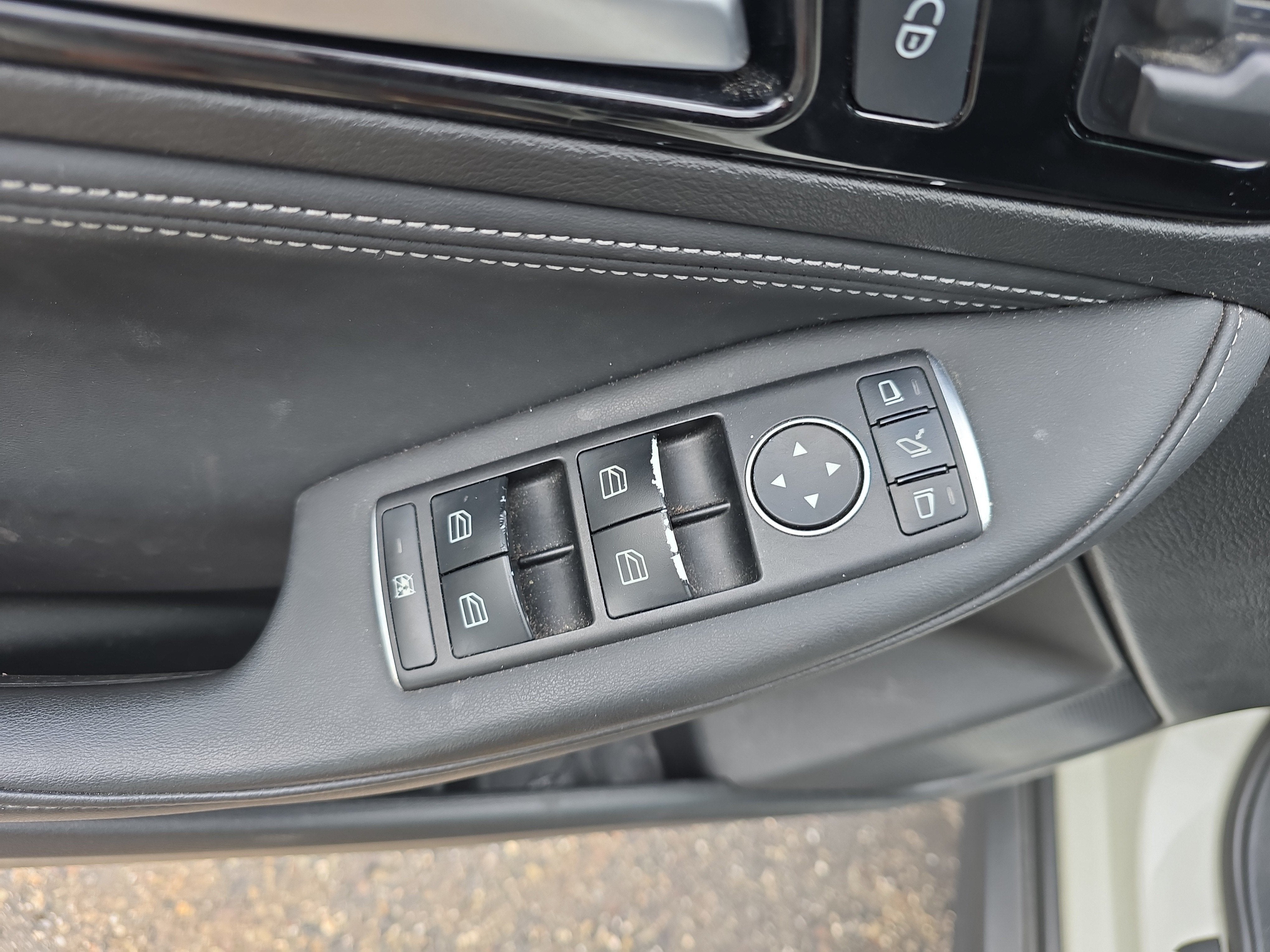 2017 INFINITI QX30 Premium