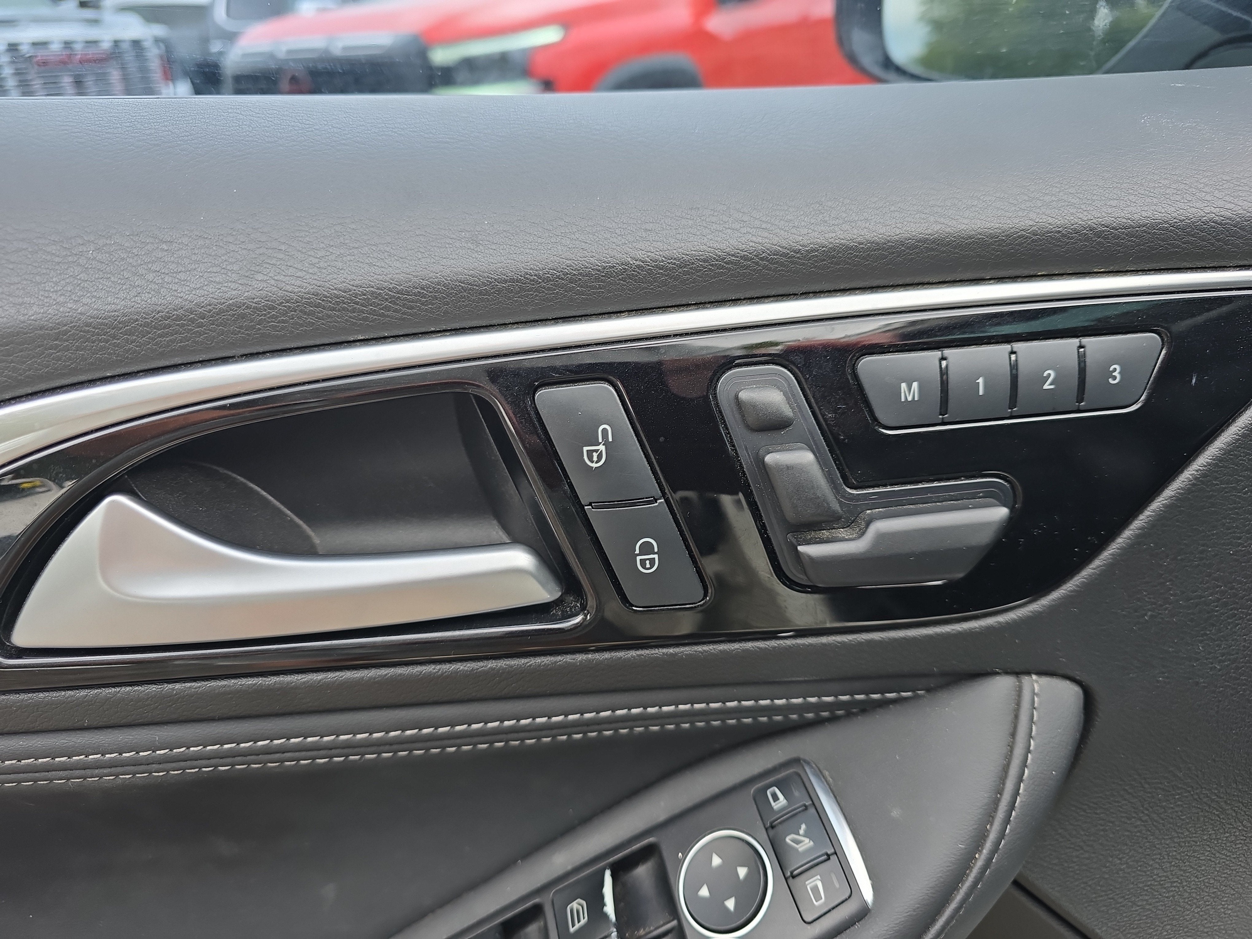 2017 INFINITI QX30 Premium