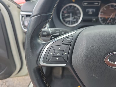 2017 INFINITI QX30 Premium