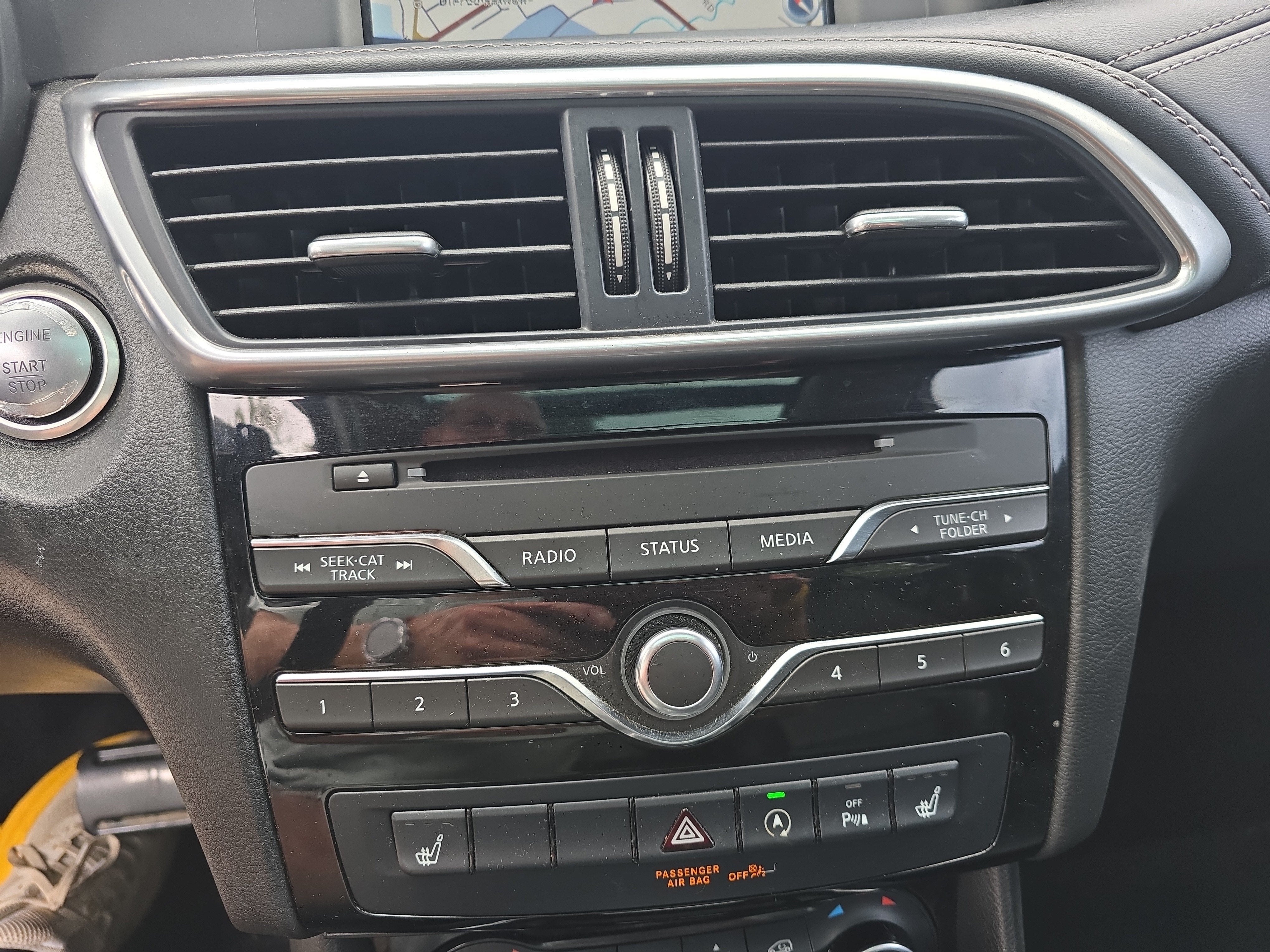 2017 INFINITI QX30 Premium