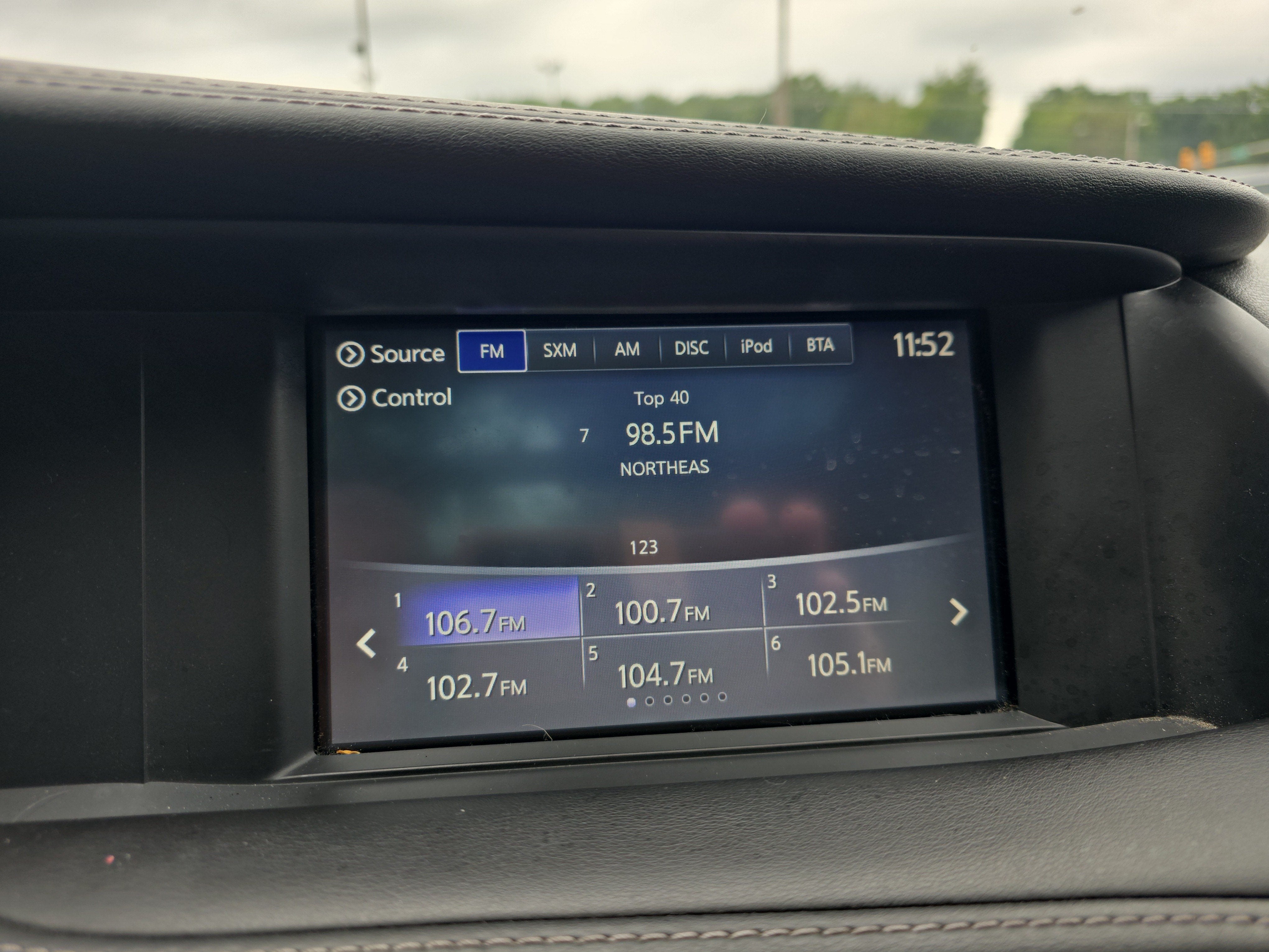 2017 INFINITI QX30 Premium