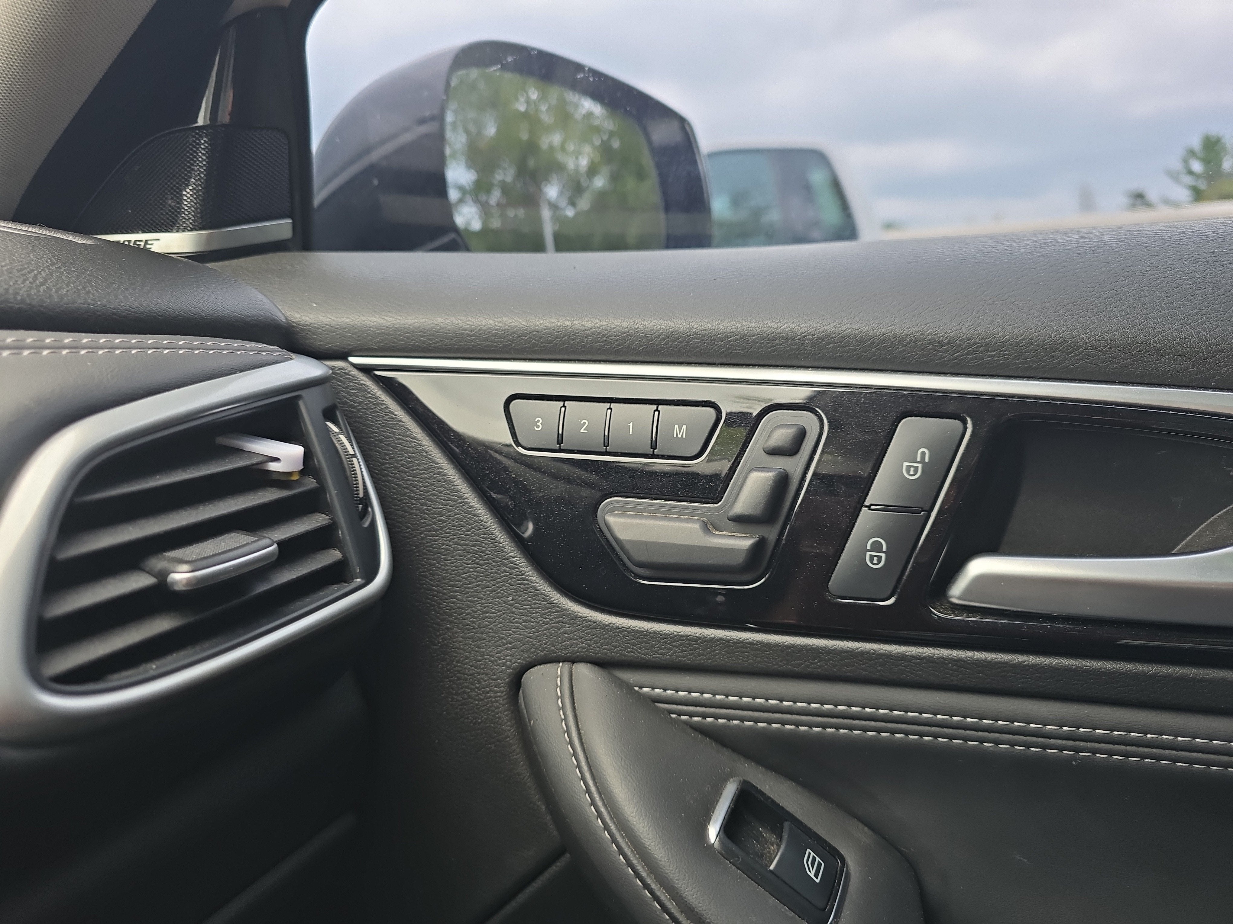 2017 INFINITI QX30 Premium