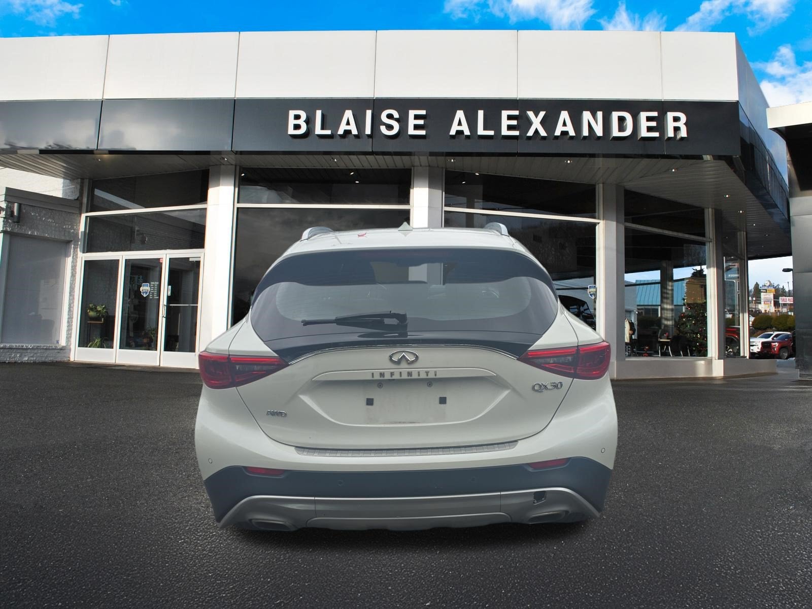 2017 INFINITI QX30 Premium