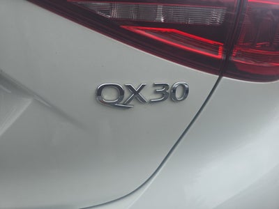 2017 INFINITI QX30 Premium