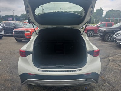 2017 INFINITI QX30 Premium