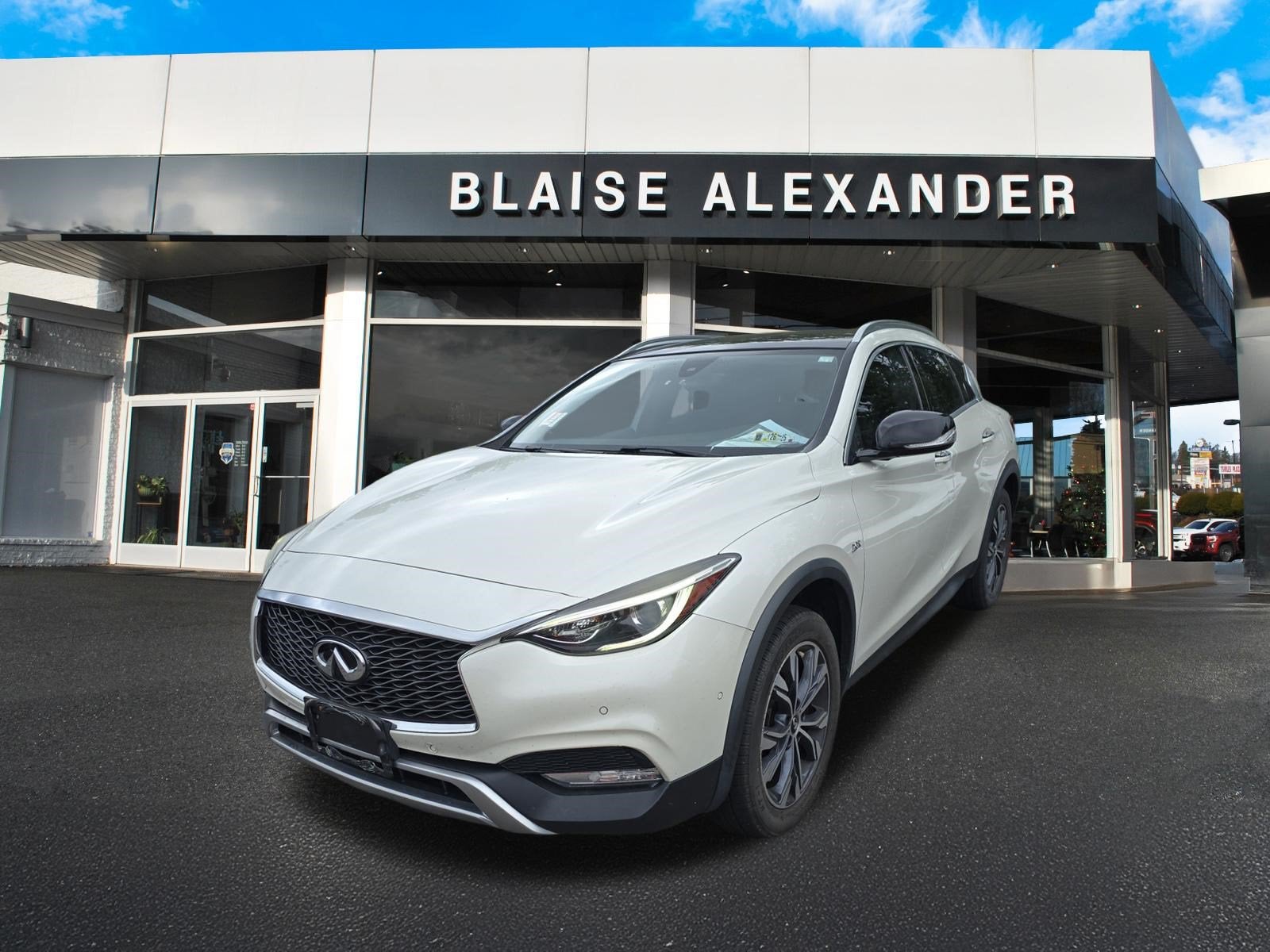 2017 INFINITI QX30 Premium
