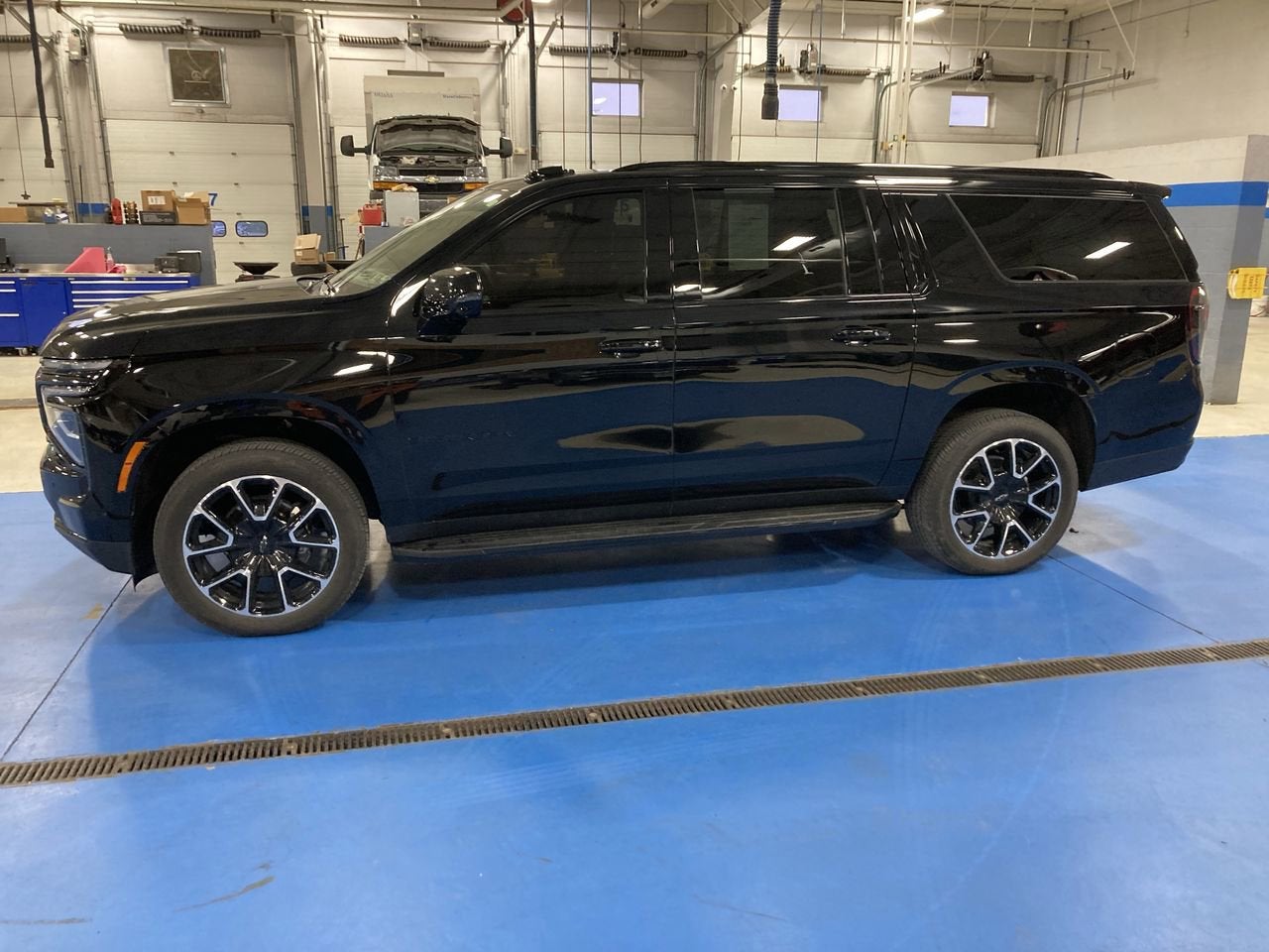 2025 Chevrolet Suburban RST