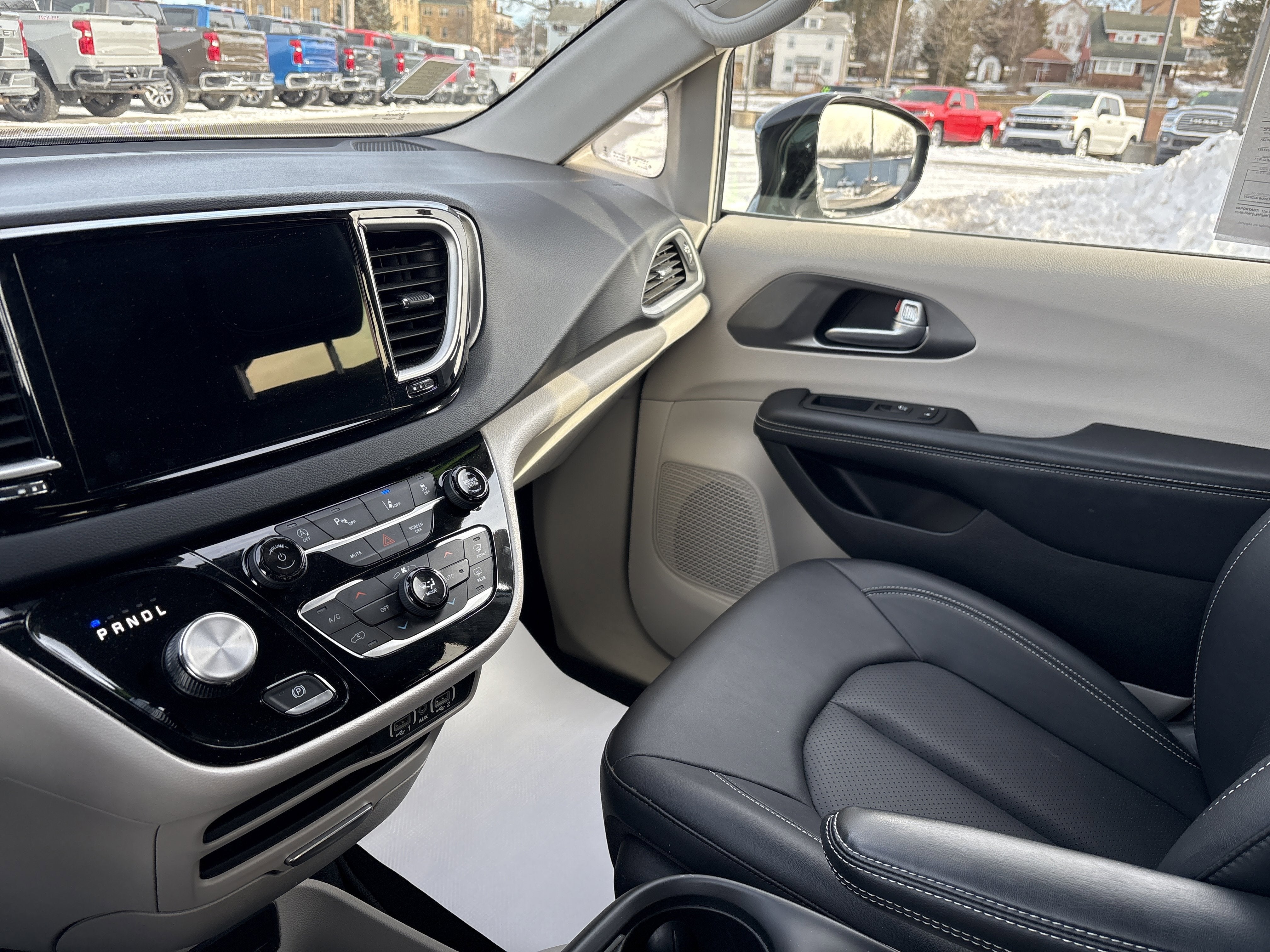 2024 Chrysler Pacifica Touring L