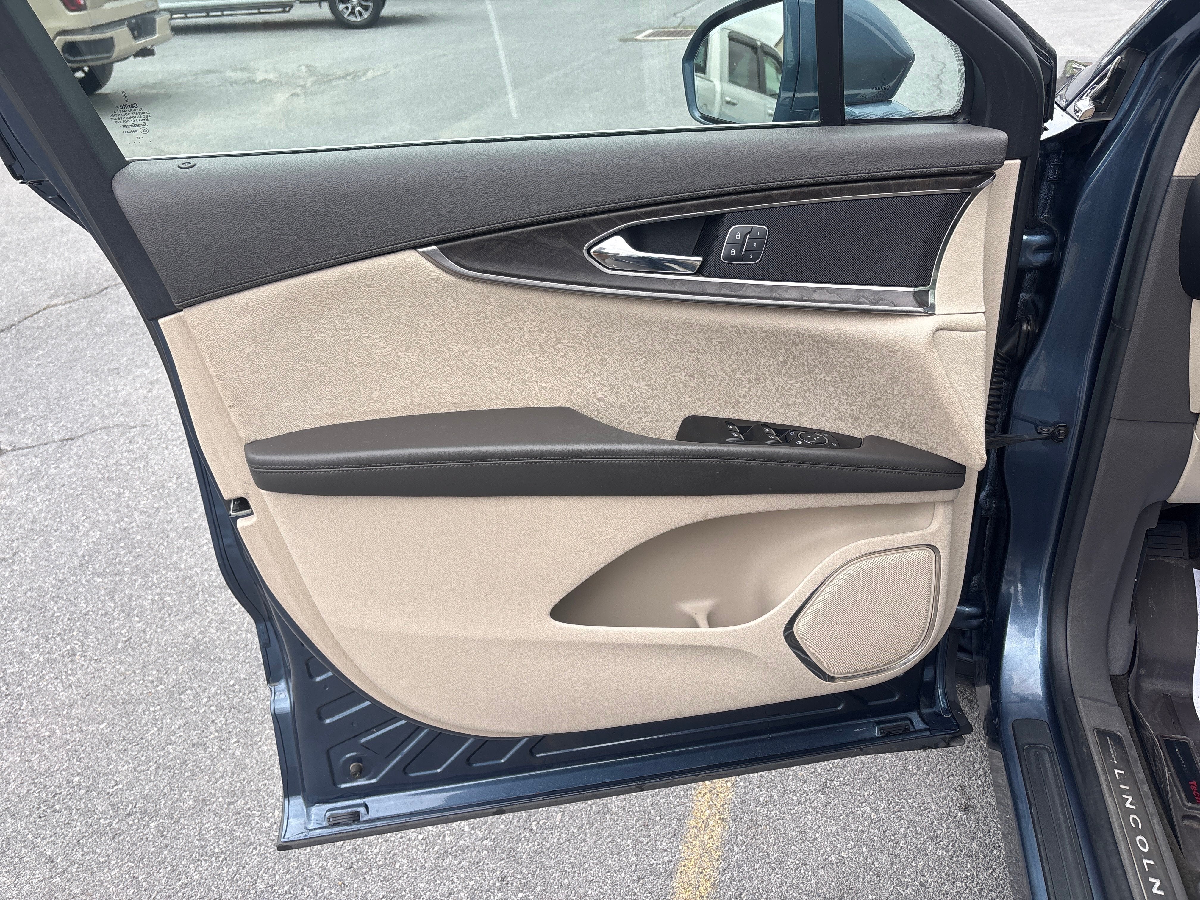 2019 Lincoln Nautilus Select