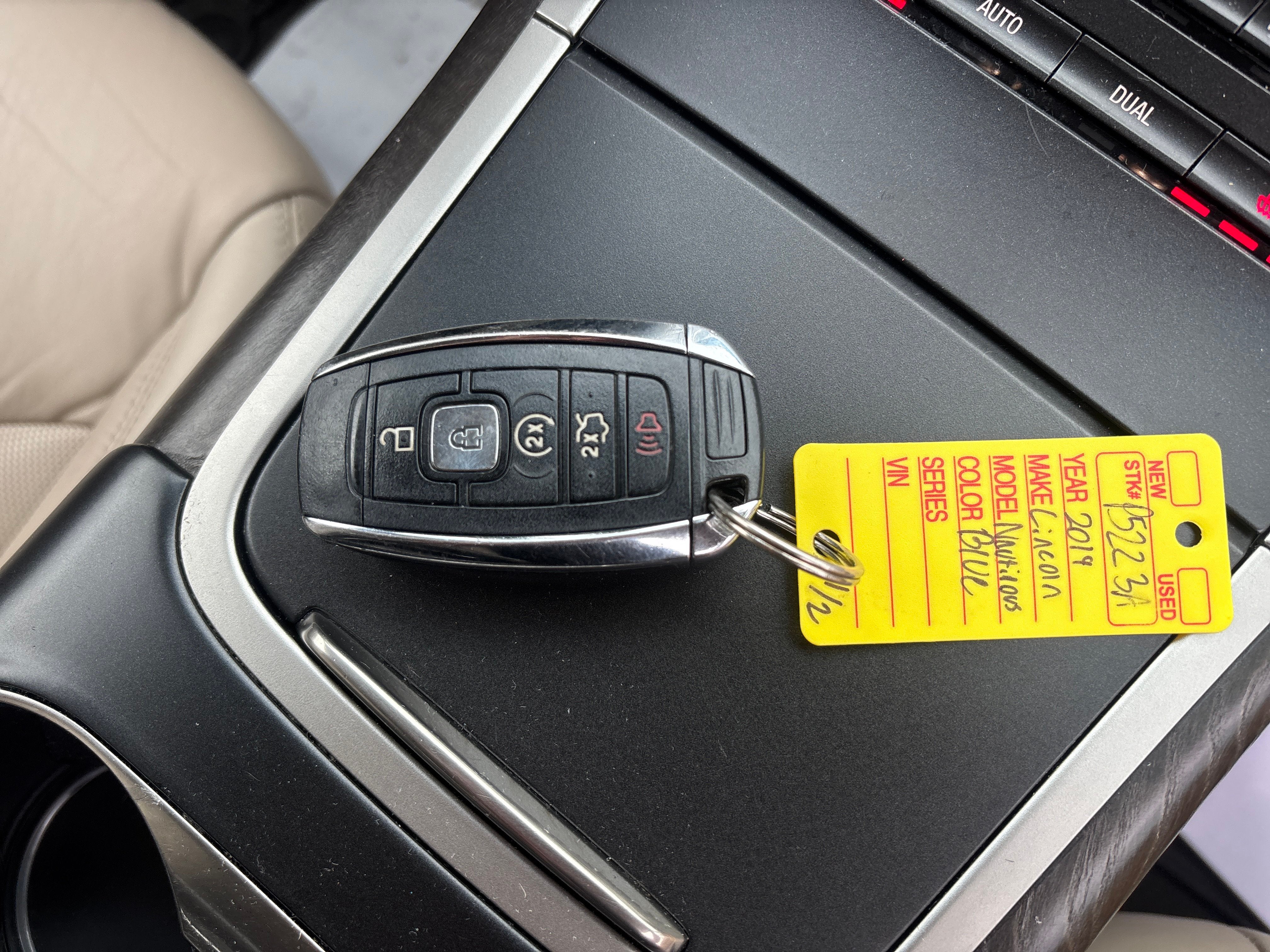 2019 Lincoln Nautilus Select