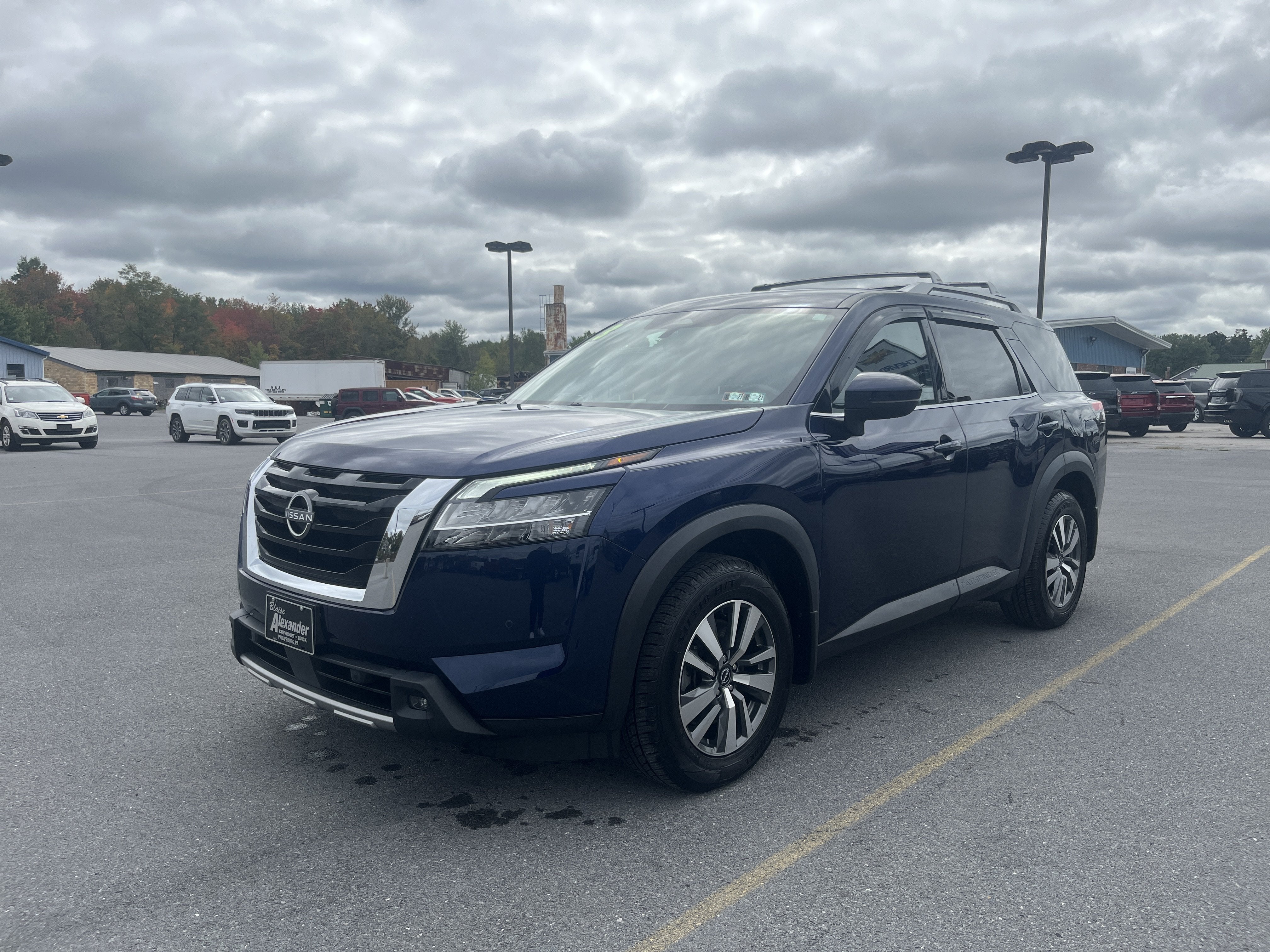 2023 Nissan Pathfinder SL