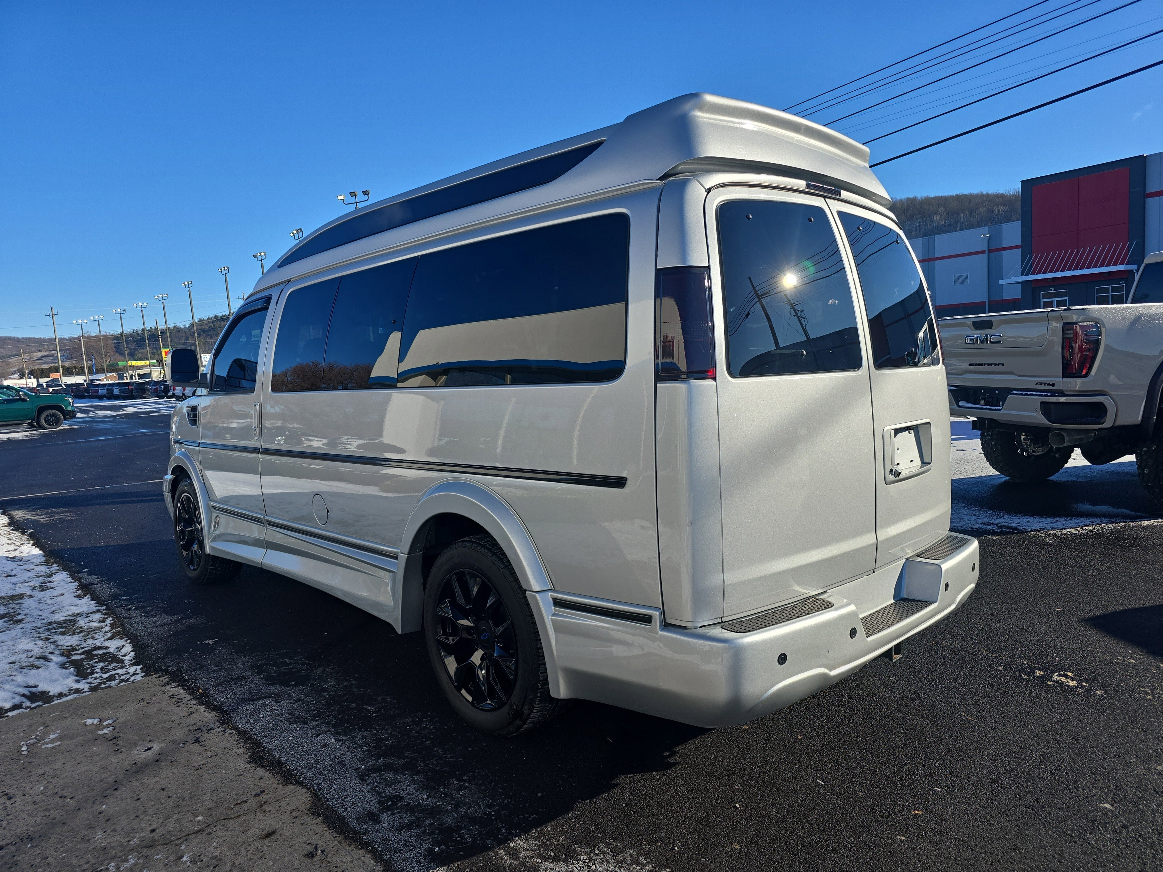 2021 Chevrolet Express Passenger 2500 1LS