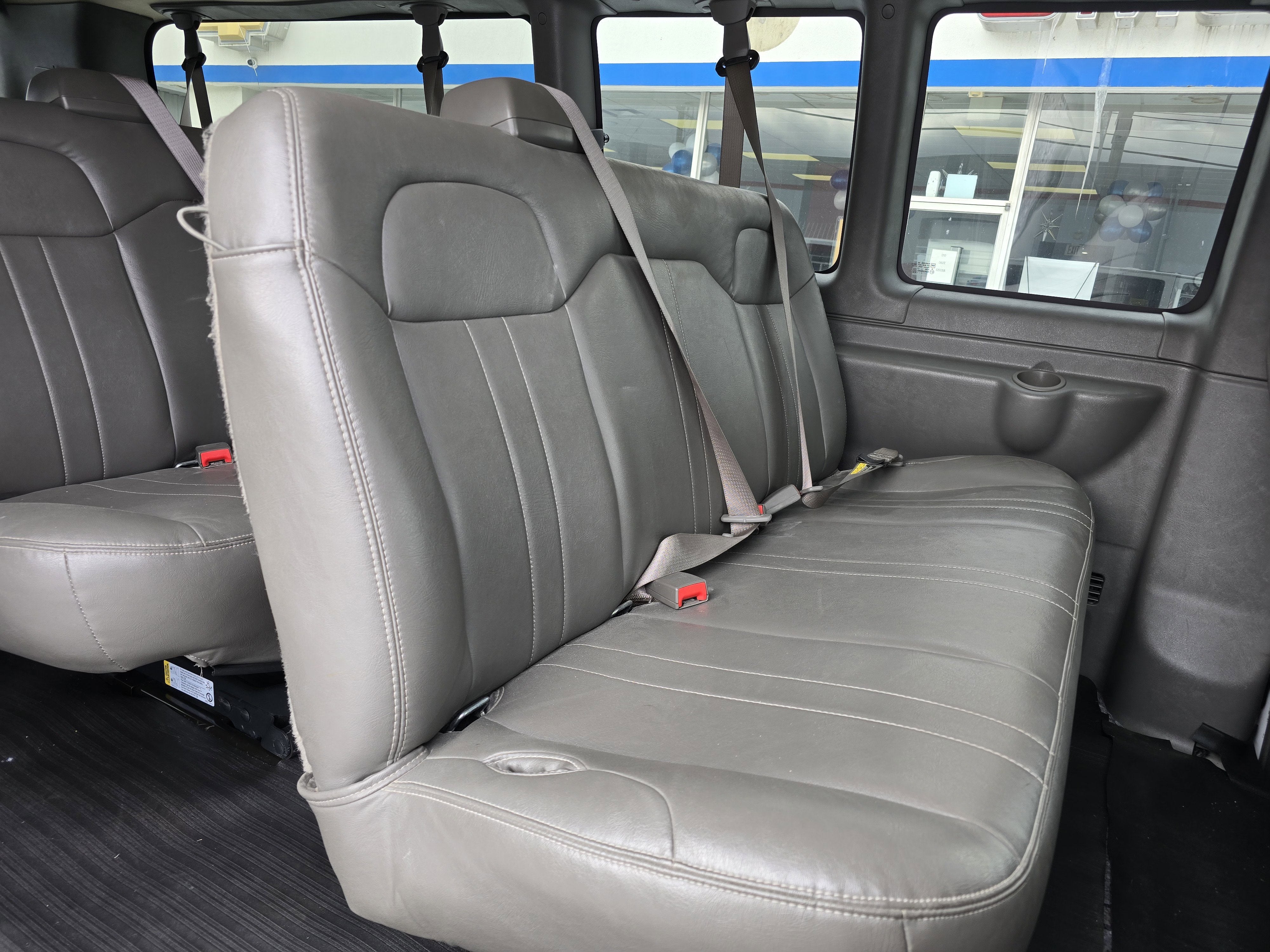 2024 Chevrolet Express Passenger 3500 1LS