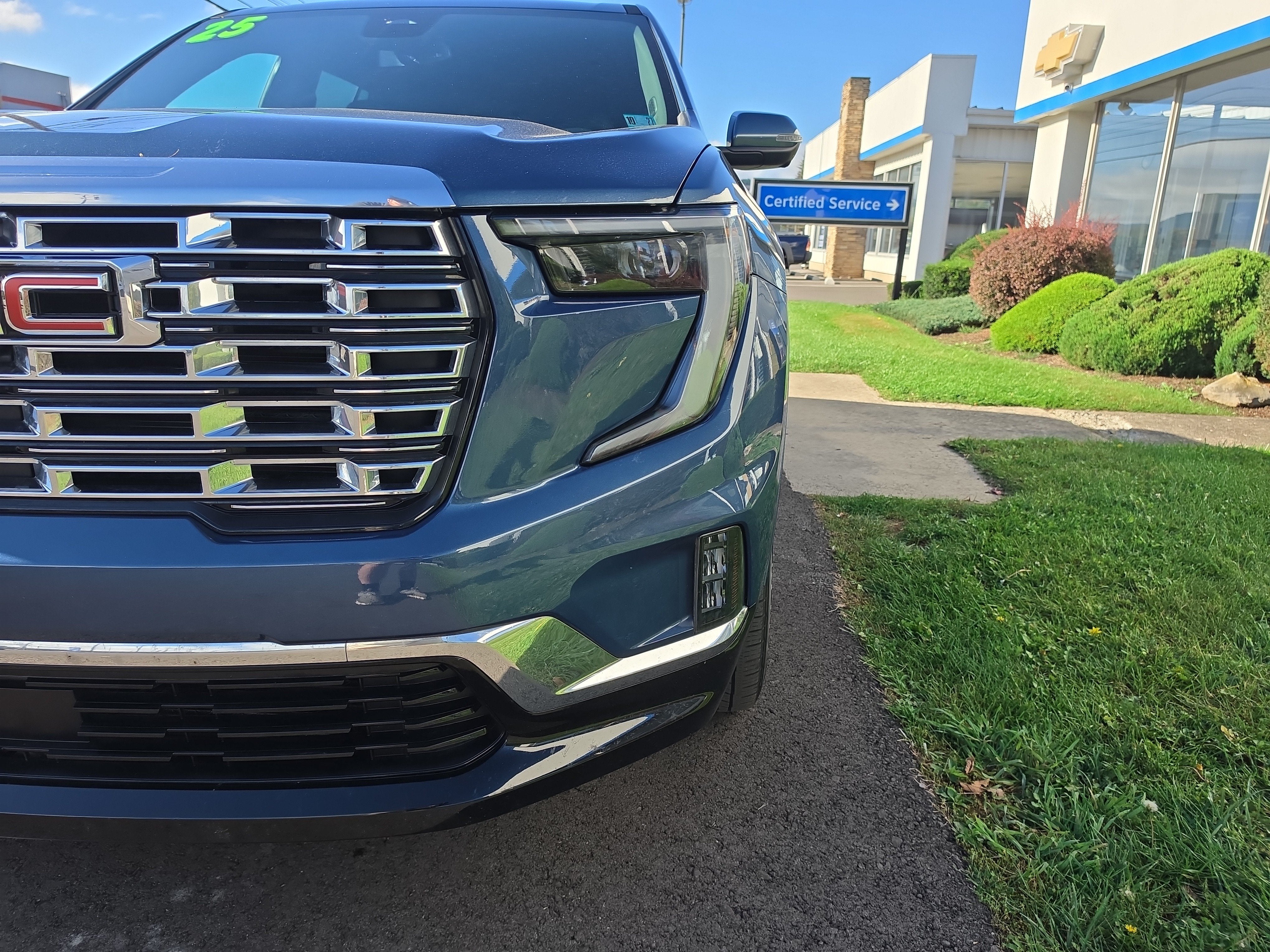 2025 GMC Acadia Denali