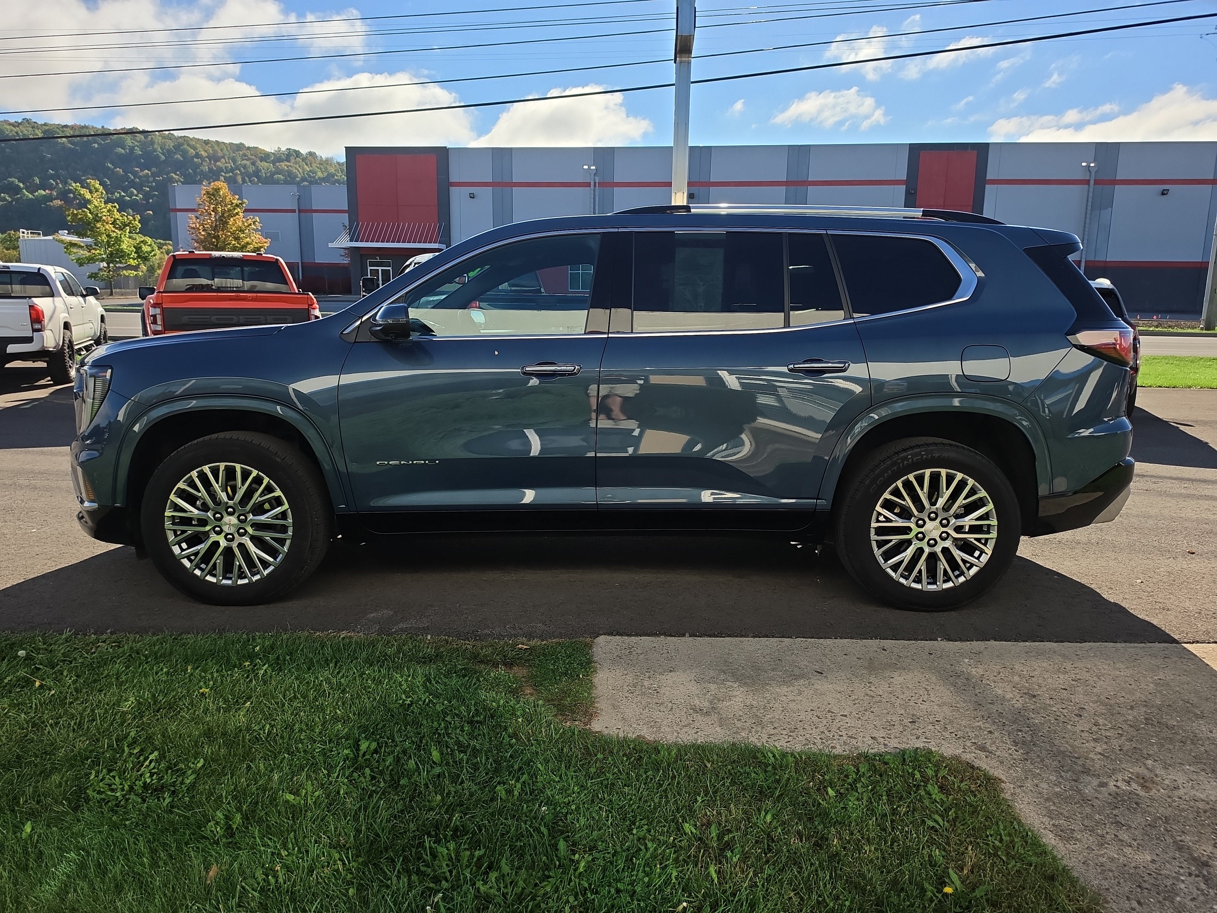 2025 GMC Acadia Denali