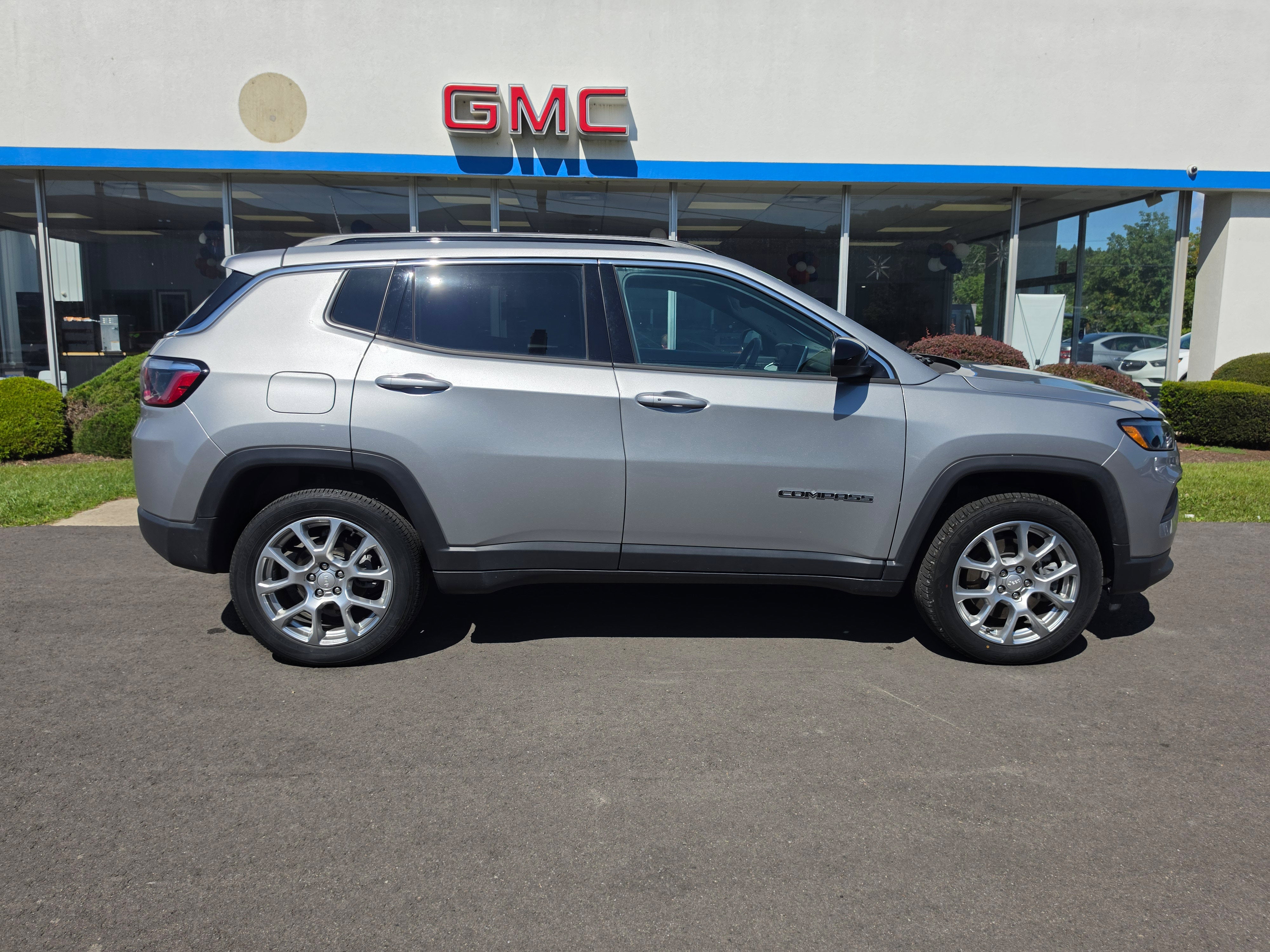 2023 Jeep Compass Latitude Lux